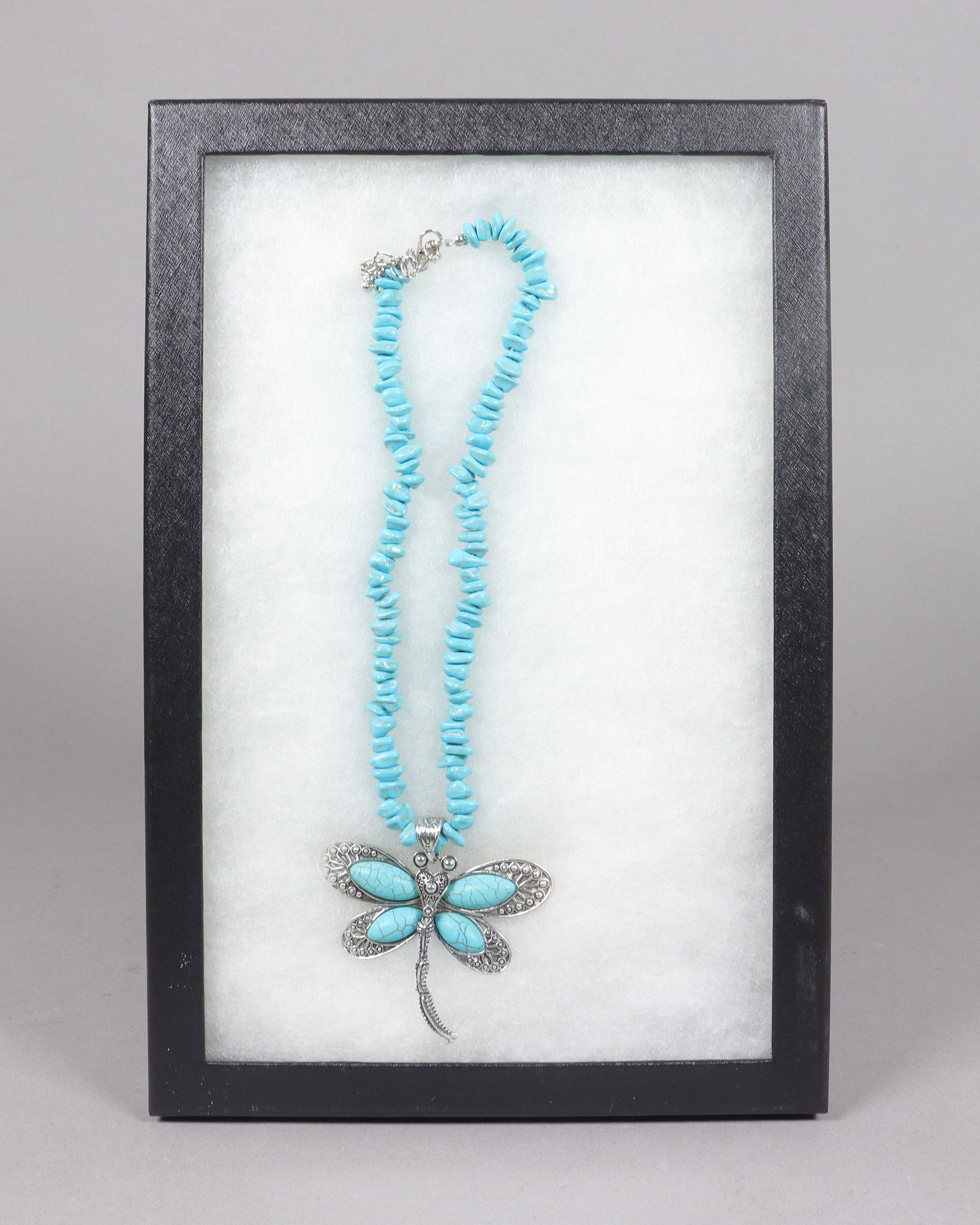 A fine turquoise necklace: A fine turquoise necklace.