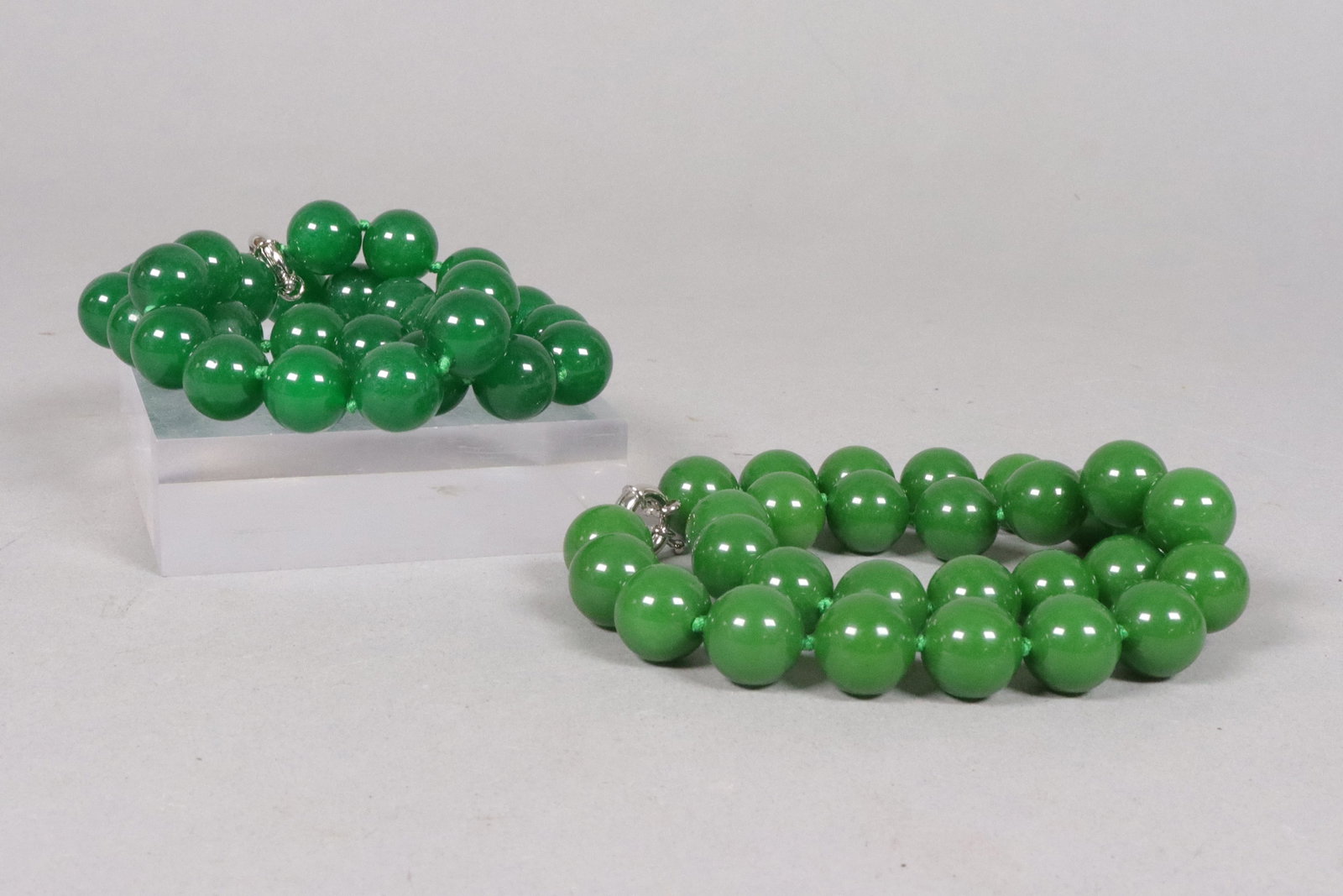 Lots Chinese beaded items: Lots Chinese apple green beaded items.