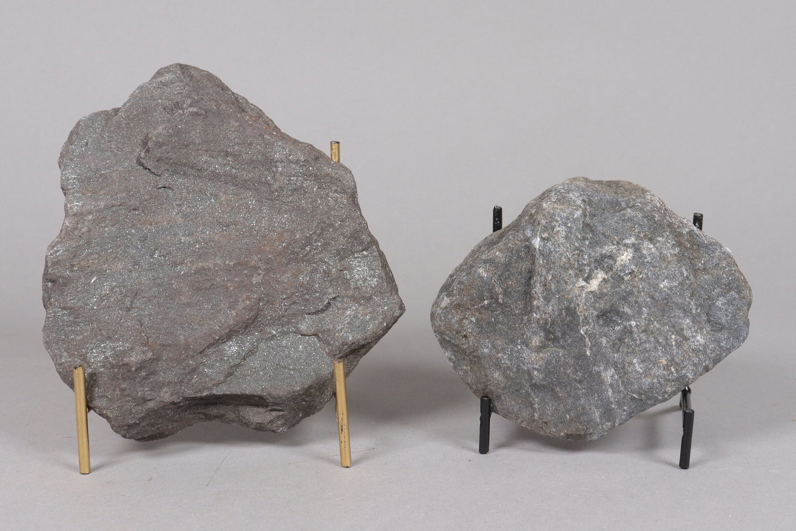 Lots meteorite specimen: Lots meteorite specimen. All sales are final.