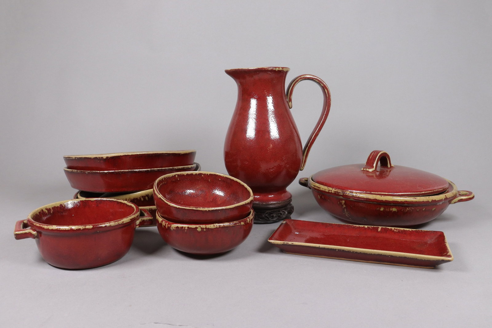 Lots vintage pottery ware: Lots vintage pottery ware. Largest H: 9.5" x W: 7."