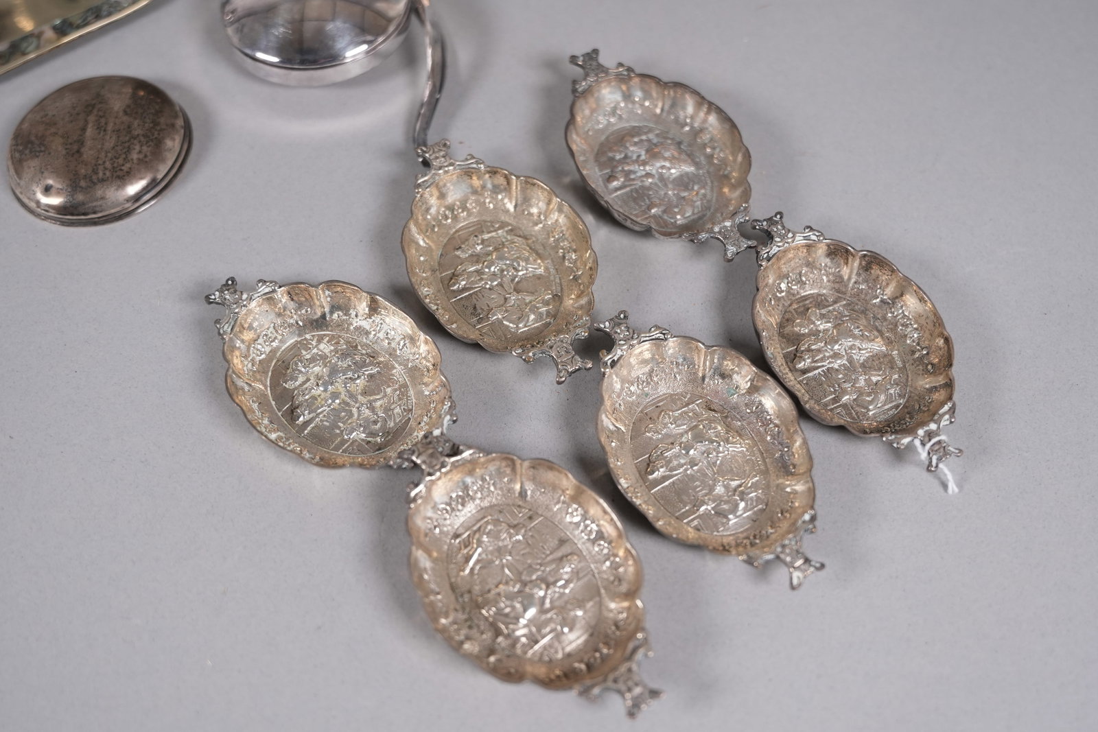 Lots vintate items possibly silver - 5