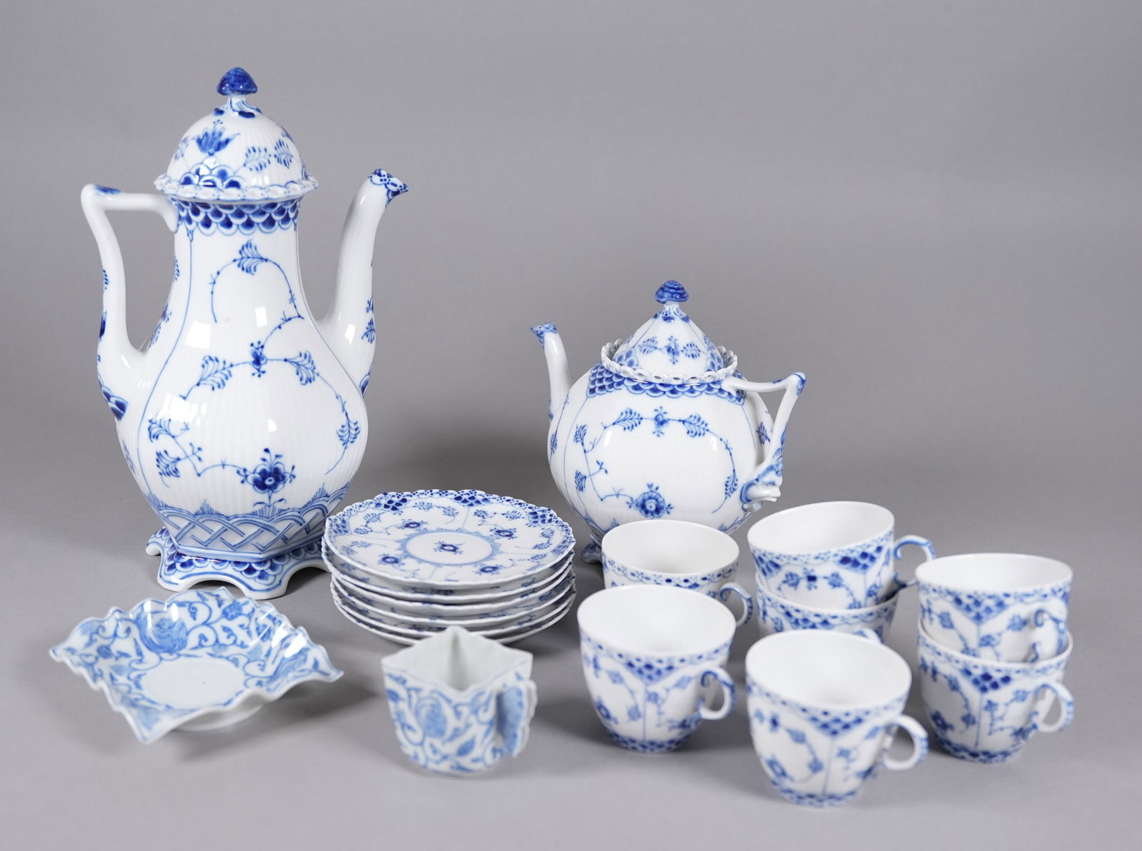 Lots vintage Meissen ceramics: Lots vintage Meissen ceramics, largest H: 11.6" x W: 7.1."