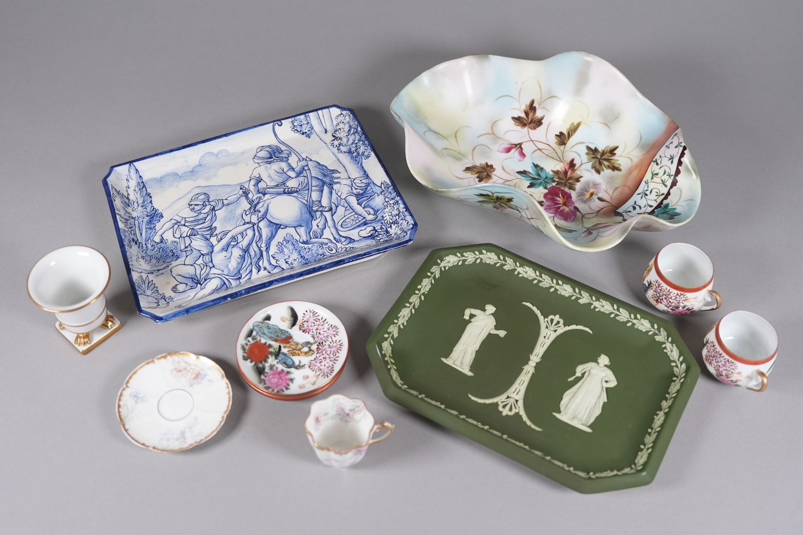 Lots vintage estate ceramics: Lots vintage estate ceramics, largest H: 3.2" x W: 12.8."