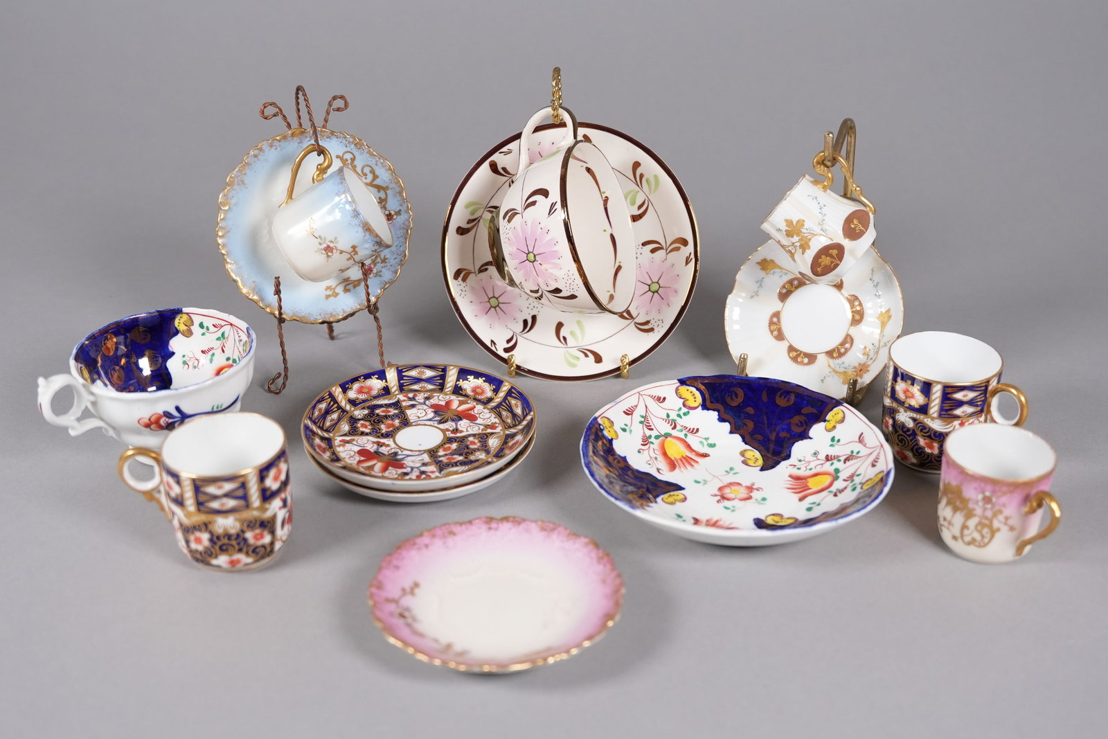 Lots estate ceramics: Lots estate ceramics, Largest H: 1" x W: 5.7."
