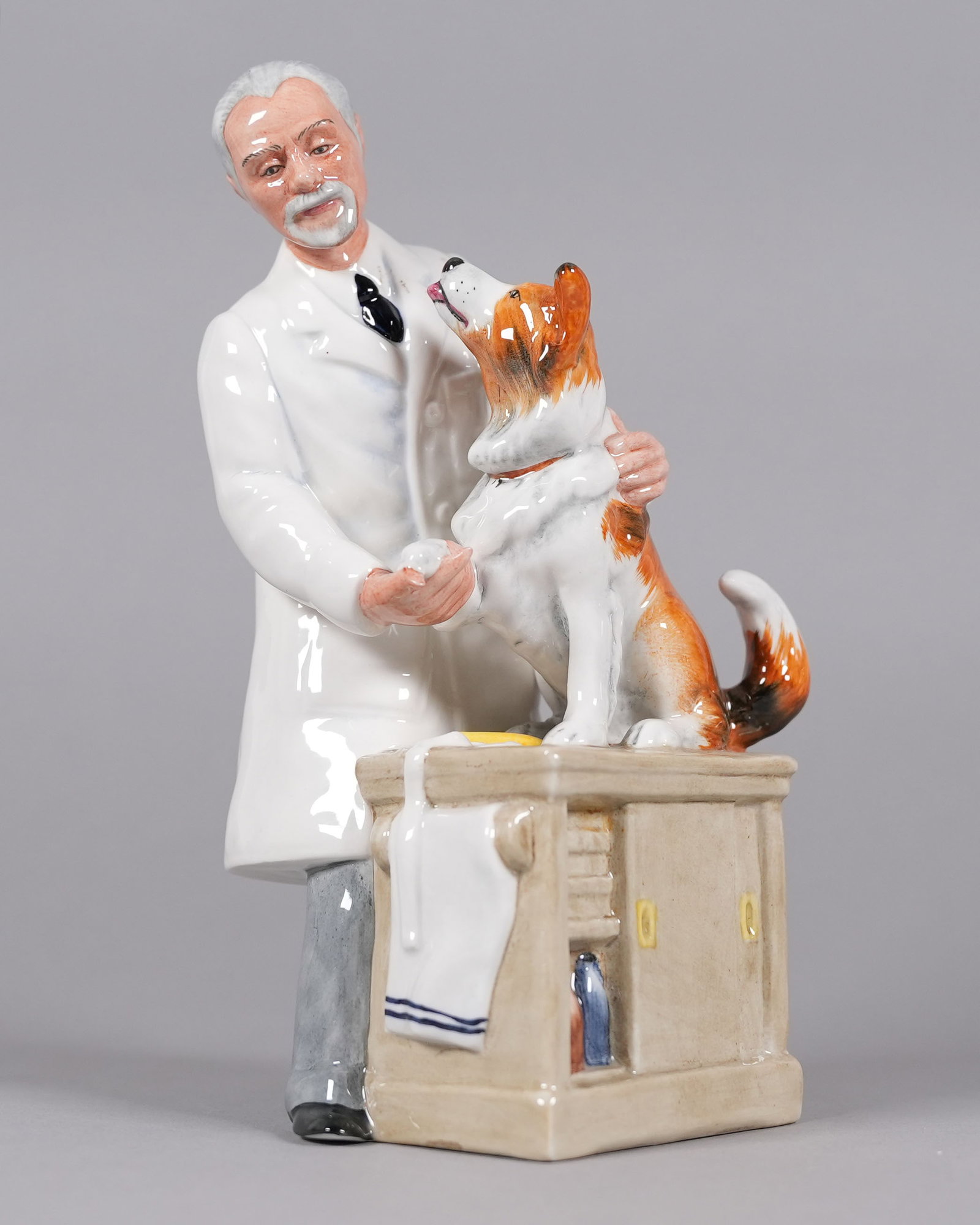 Royal Doulton fine figurine: Royal Doulton fine figurine. H: 8.8" x W: 3.5."