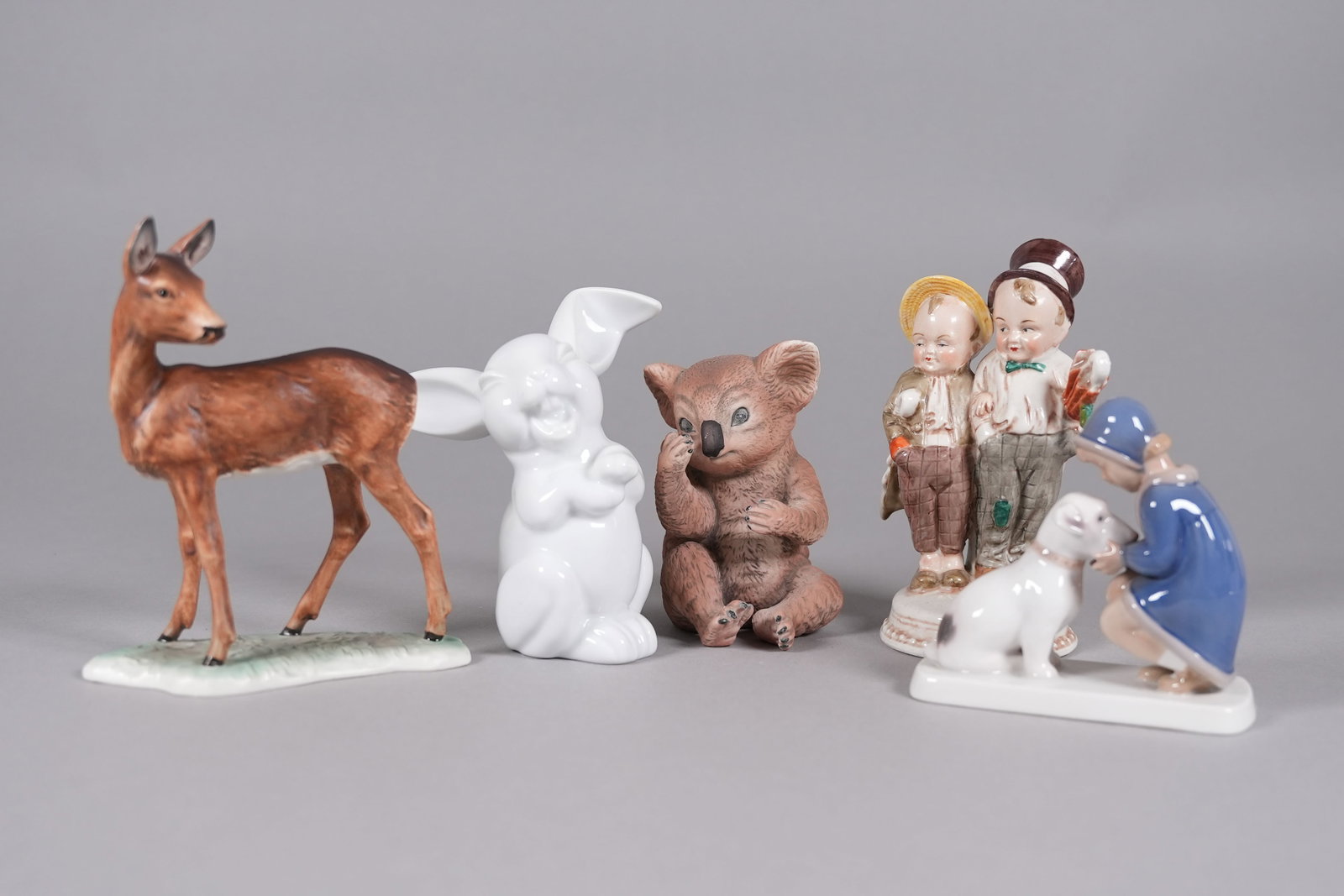 Lots vintage ceramics: Lots vintage ceramics, largest H: 6.7" x W: 3.2."