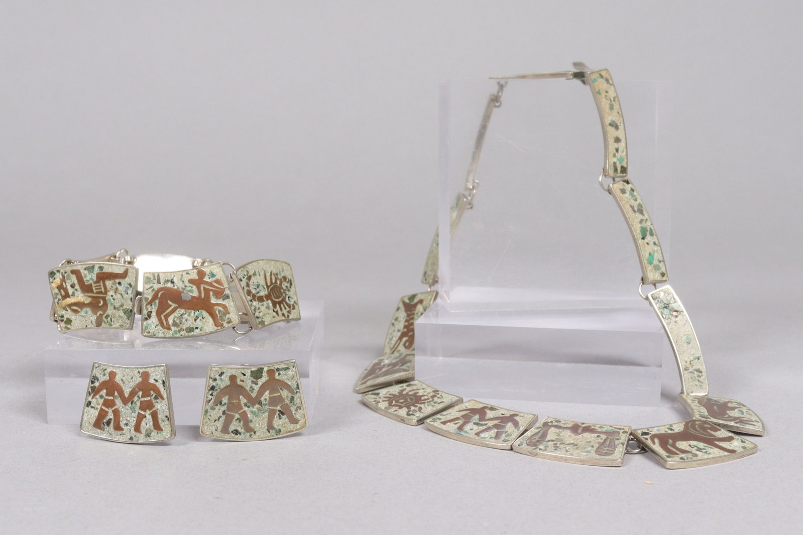 Lots silver vintage jewelry: Lots silver vintage jewelry.