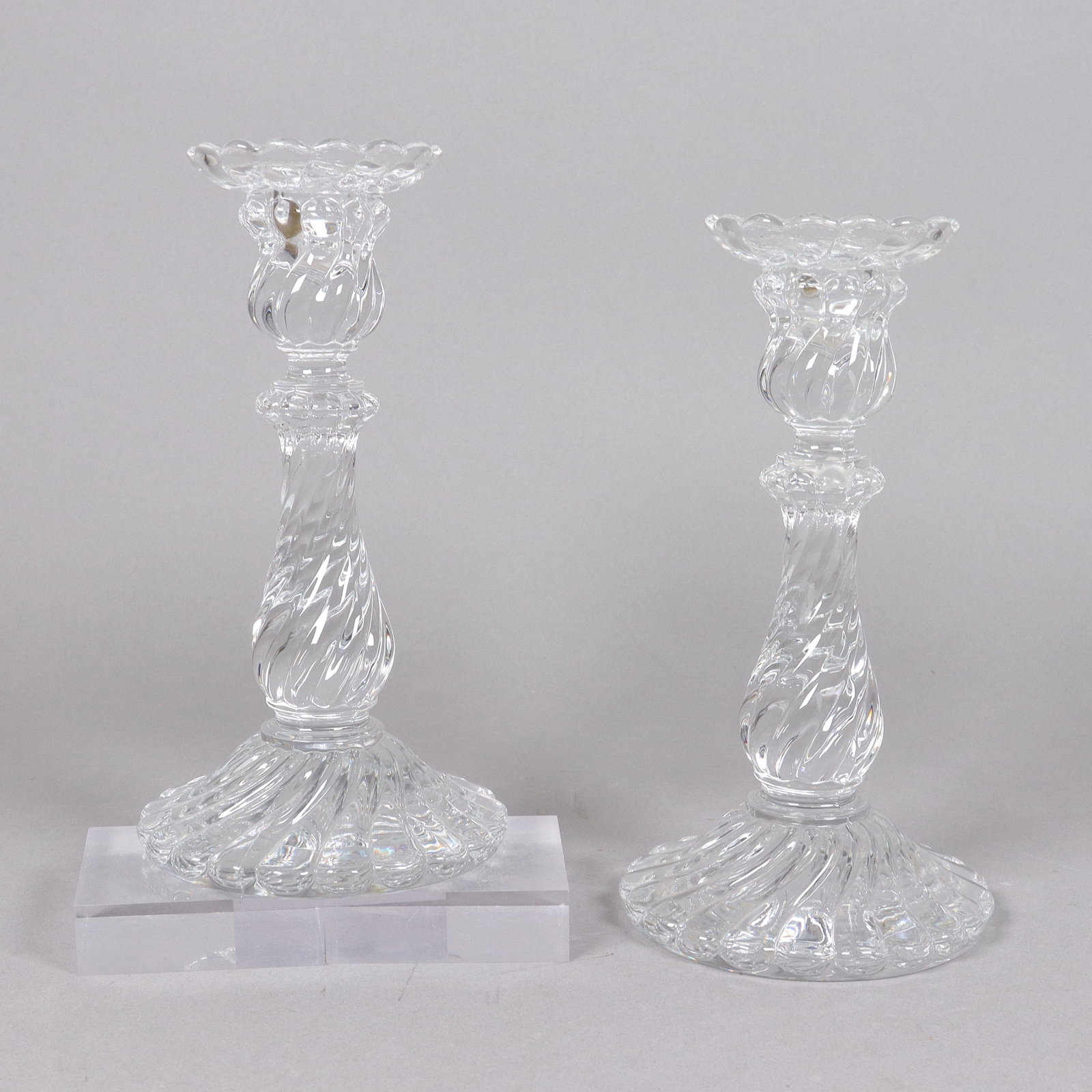 Lots vintage crystal items: Lots vintage crystal items. Largest H: 9.1" x W: 4.5."