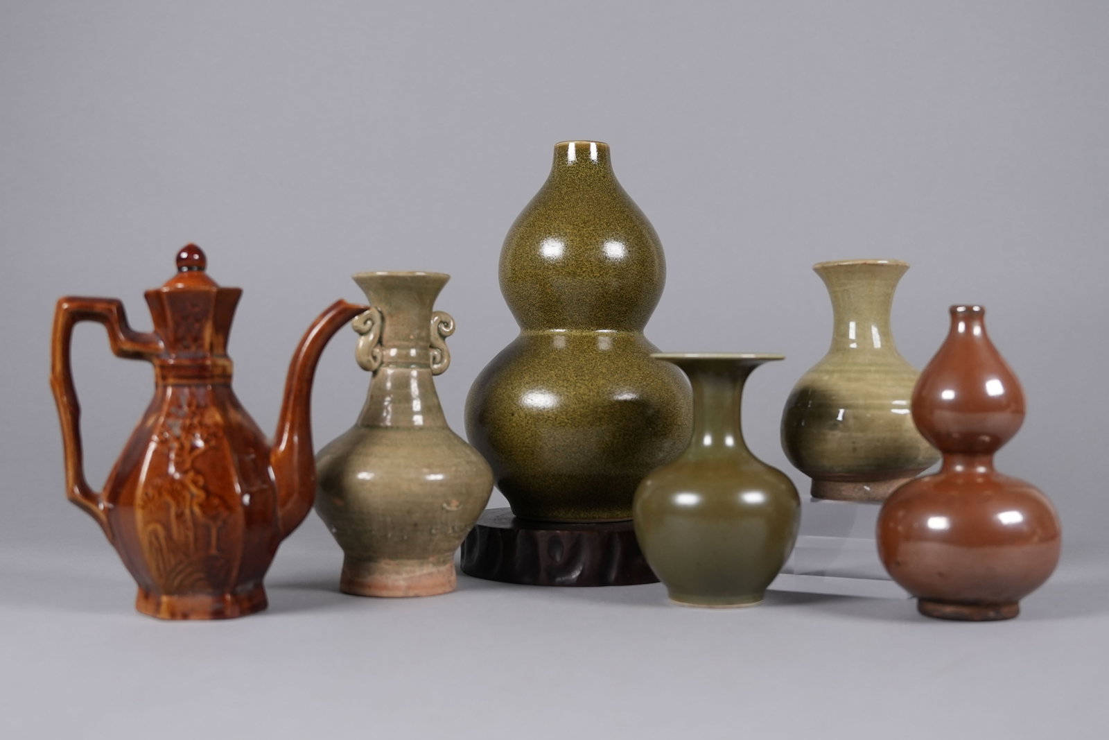 Lots Chinese fine vase: Lots Chinese fine vase. Largest H: 8.3" x W: 5.2."