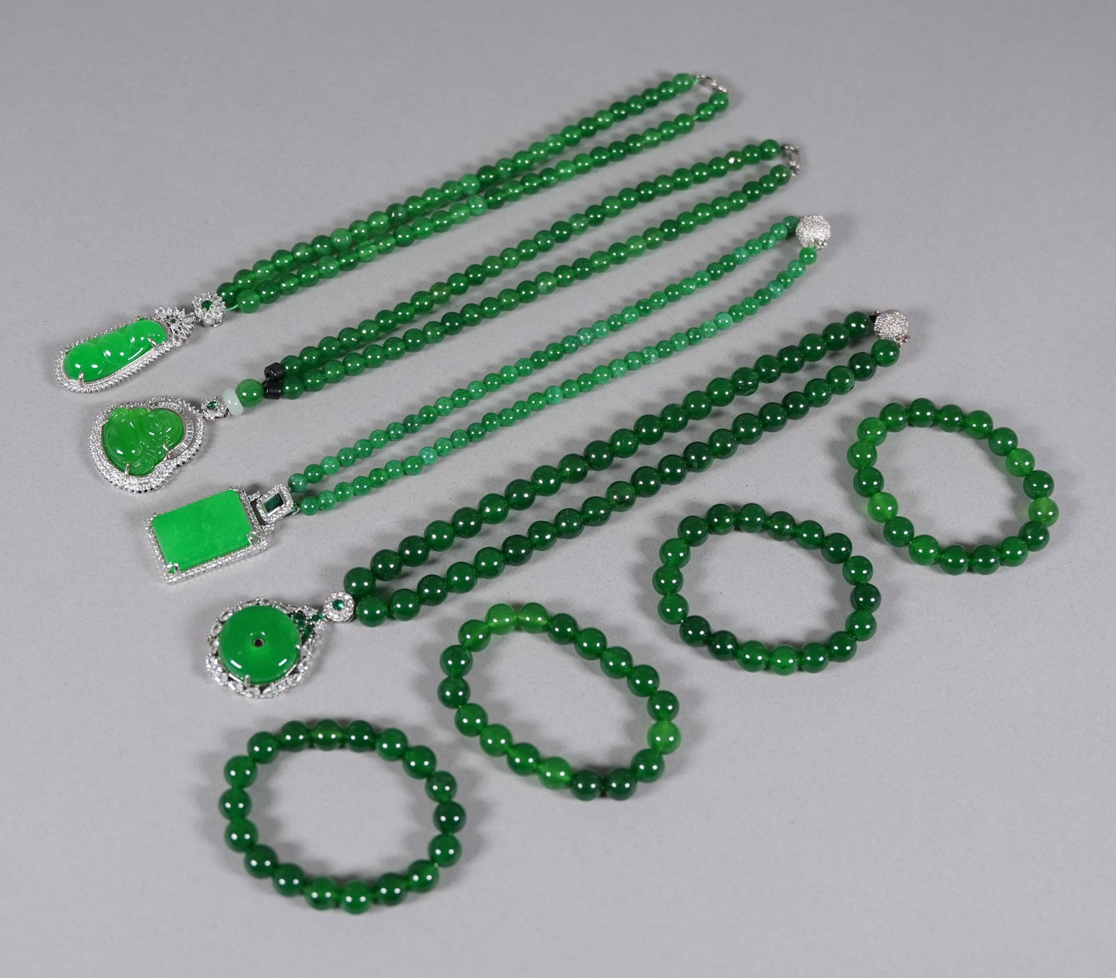 Lots Chinese fine apple green jewelry: Lots Chinese fine apple green jewelry.