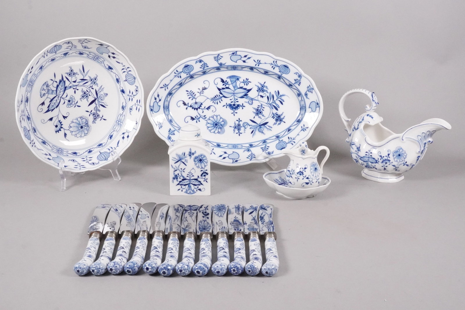 Lots Meissen porcelain items: Lots Meissen porcelain items. Largest H: 1.5" x W: 14."