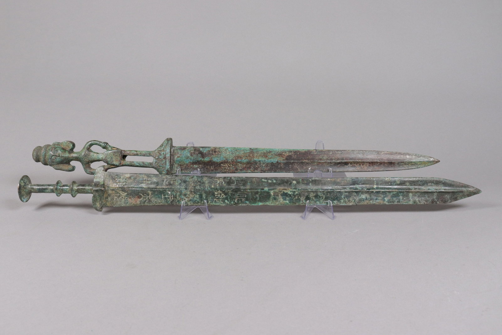 Lots Chinese fine bronze sword: Lots Chinese fine bronze sword. Longest L: 23" x W: 2.1."