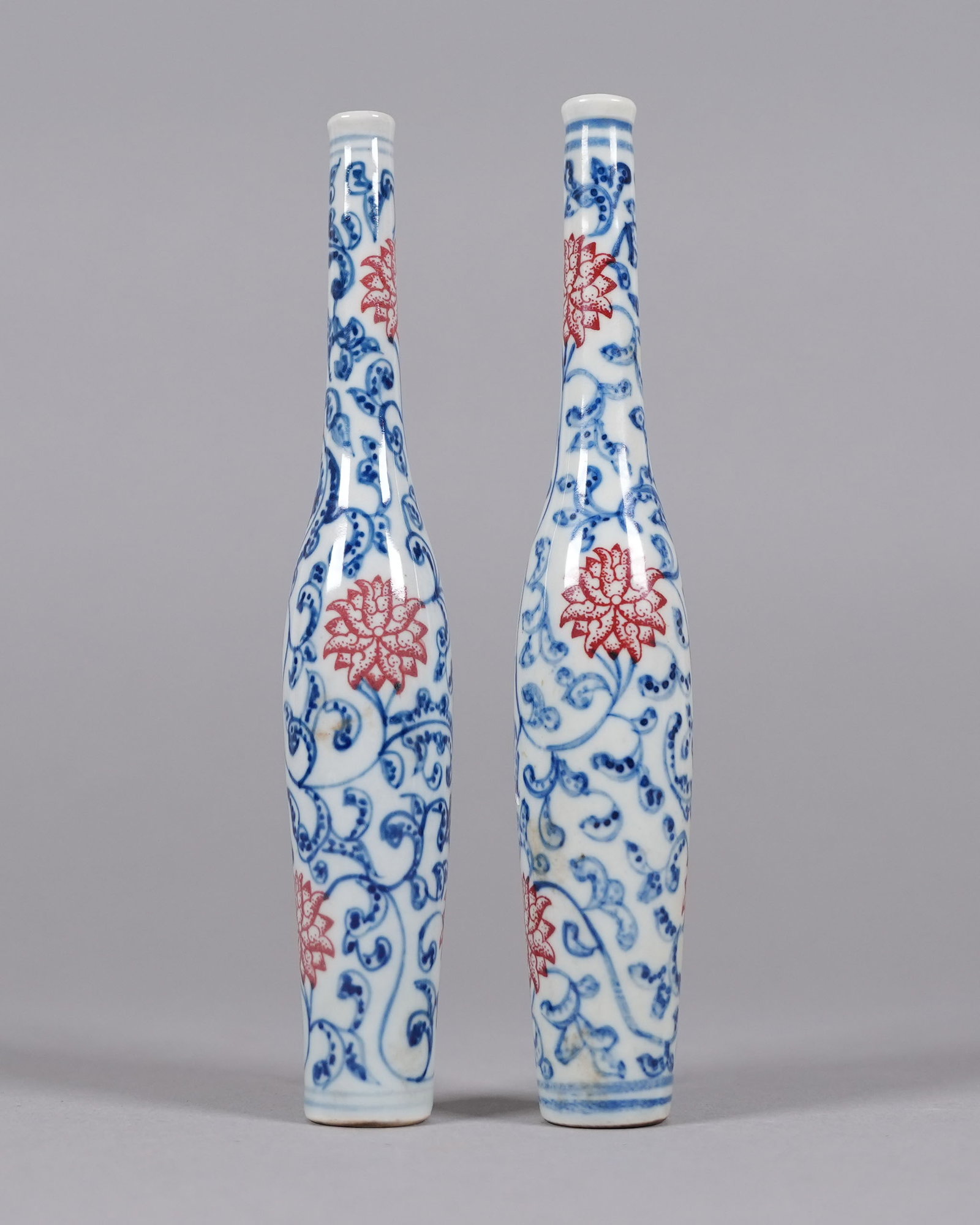 2 Chinese antique porcelain bottle: 2 Chinese antique porcelain bottle.