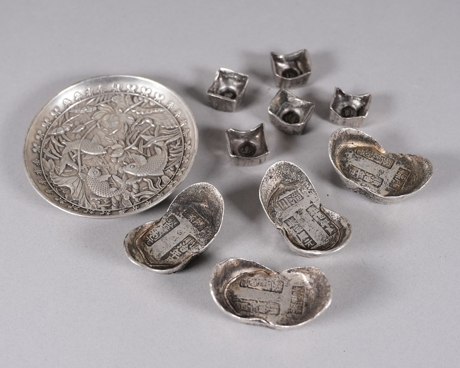 Lots Chinese ingots ungraded: Lots Chinese ingots ungraded. We do not guarantee its material, age, grading, carvings and engravings. All sales are final, no return. Condition selling it as is. Chinese large red carved brush
