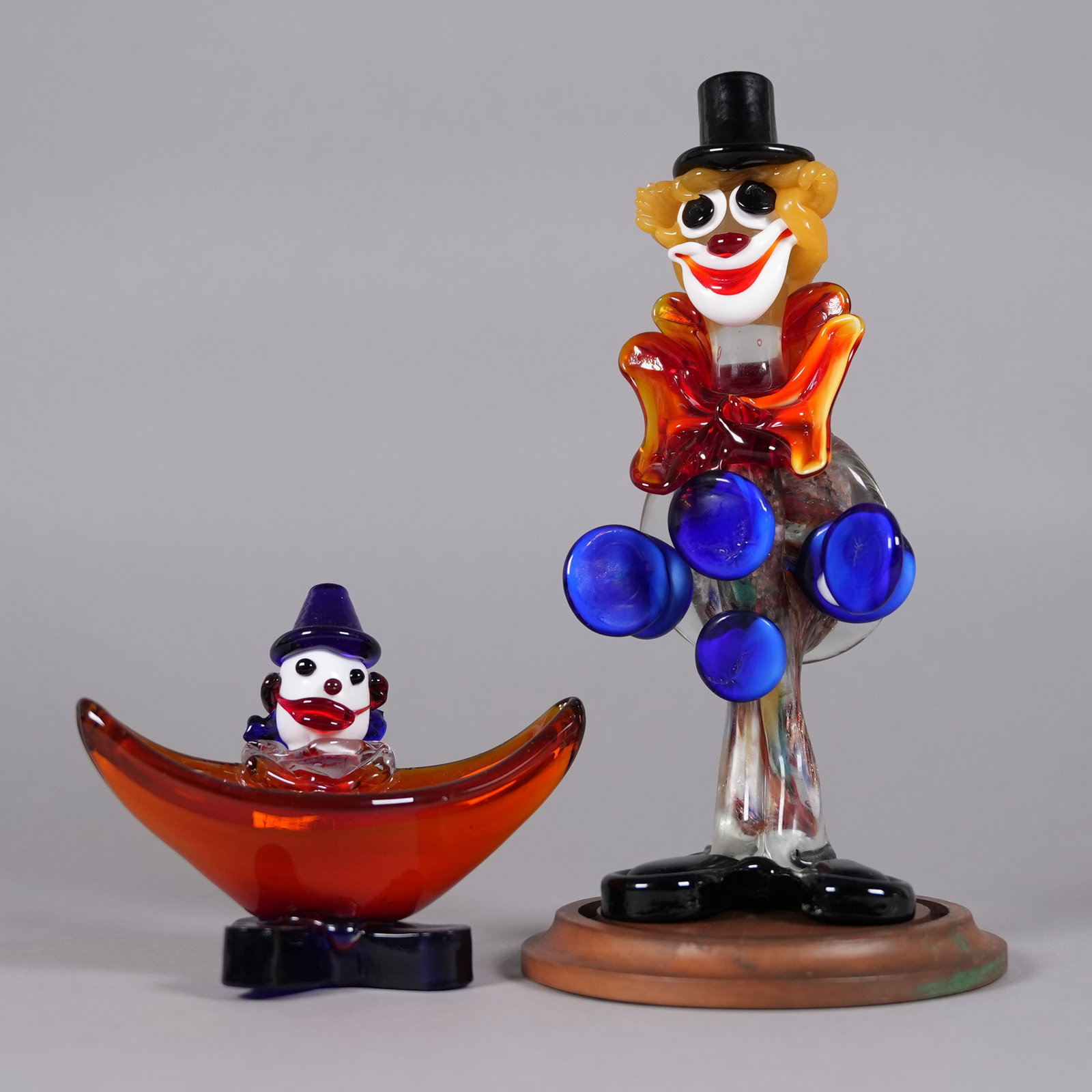 Lots vintage glass figure: Lots vintage glass figures. Largest H: 9.5" x W: 3.4."