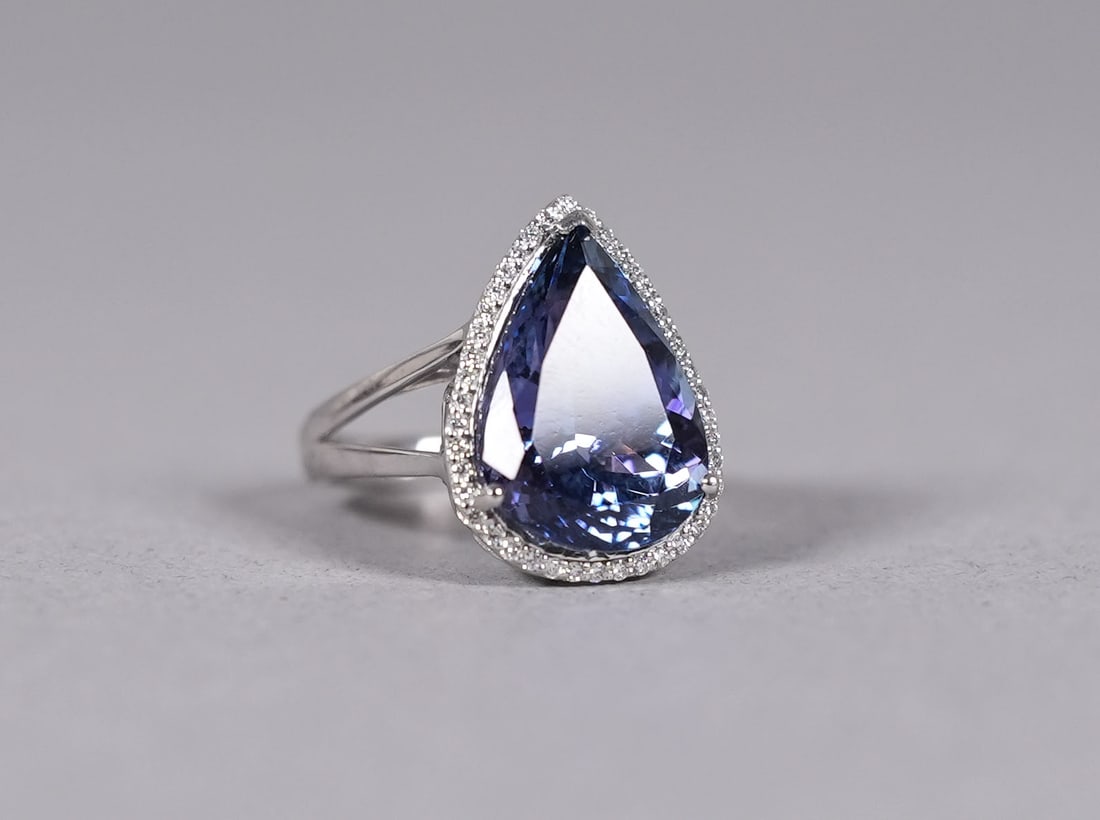 Platinum natural tanzanite diamond ring: Platinum natural tanzanite diamond ring. US ring size 6.5. Total tanzanite 8.91 carats, and total 0.21 carats diamond.