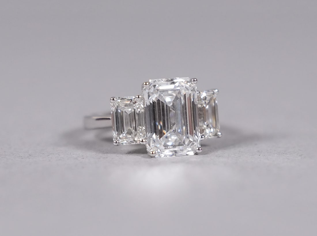 14 kt gold lab diamond 1.34 carats ring: 14 kt gold lab grown diamond total 1.34 carats ring. US ring size 6.8.