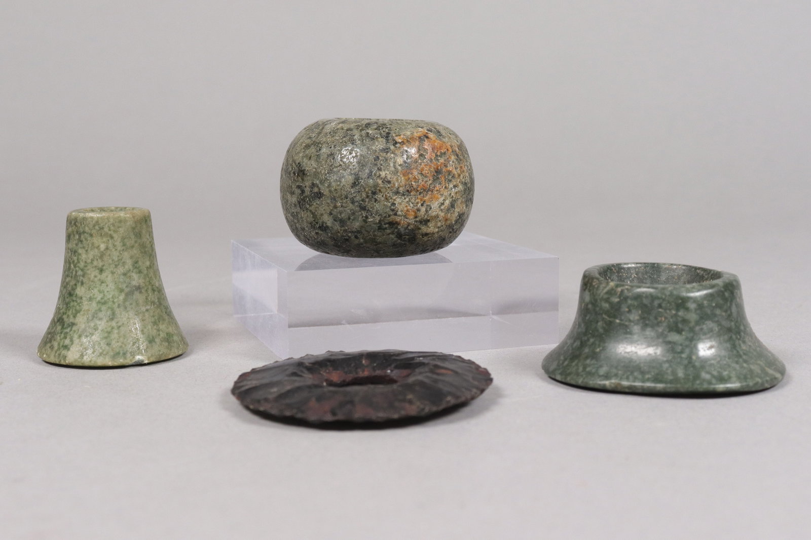 Lots Pre-Columbian carved ornaments: Lots Pre-Columbian carved ornaments, from an estate.