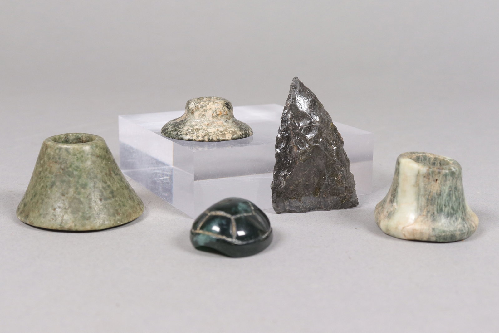 Lots Pre-Columbian carved ornaments: Lots Pre-Columbian carved ornaments. From an estate.