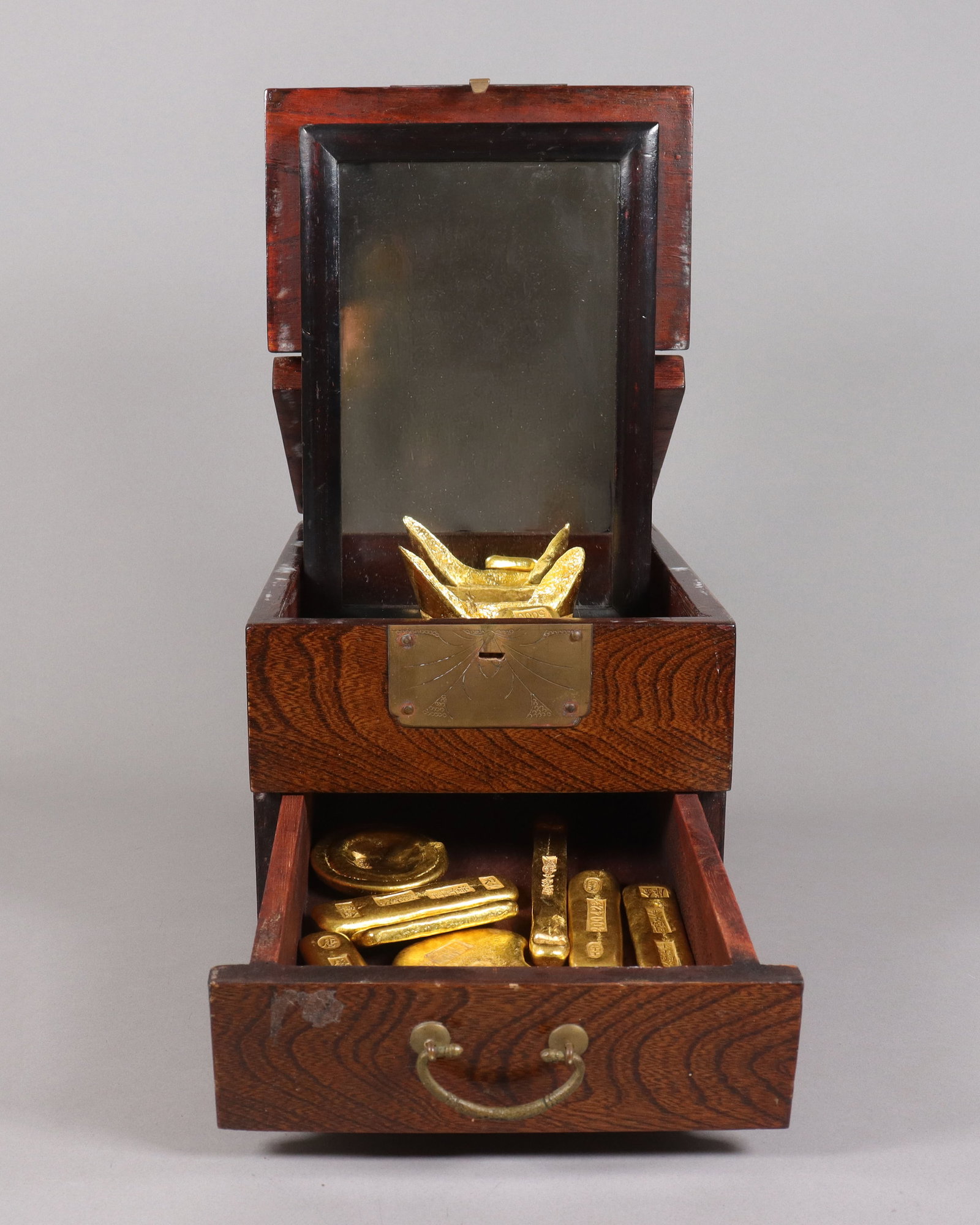 Lots Chinese ingots ungraded: Lots Chinese ingots ungraded. We do not guarantee its material, age, grading, carvings and engravings. All sales are final, no return. Condition selling it as is. Chinese large red carved brush