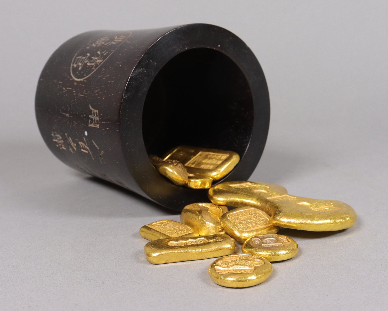 Lots Chinese ingots ungraded: Lots Chinese ingots ungraded. We do not guarantee its material, age, grading, carvings and engravings. All sales are final, no return. Condition selling it as is. Chinese large red carved brush