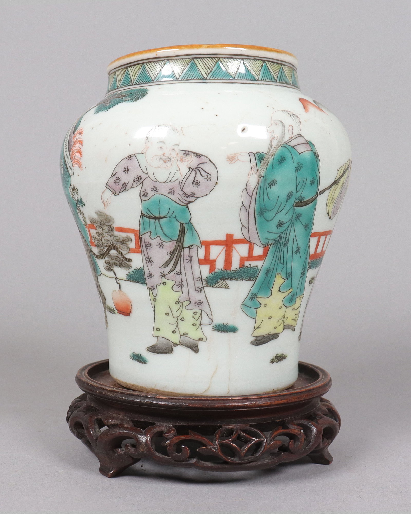 Chinese antique fine jar: Chinese antique fine jar. H: 5.65" x W: 4.75."