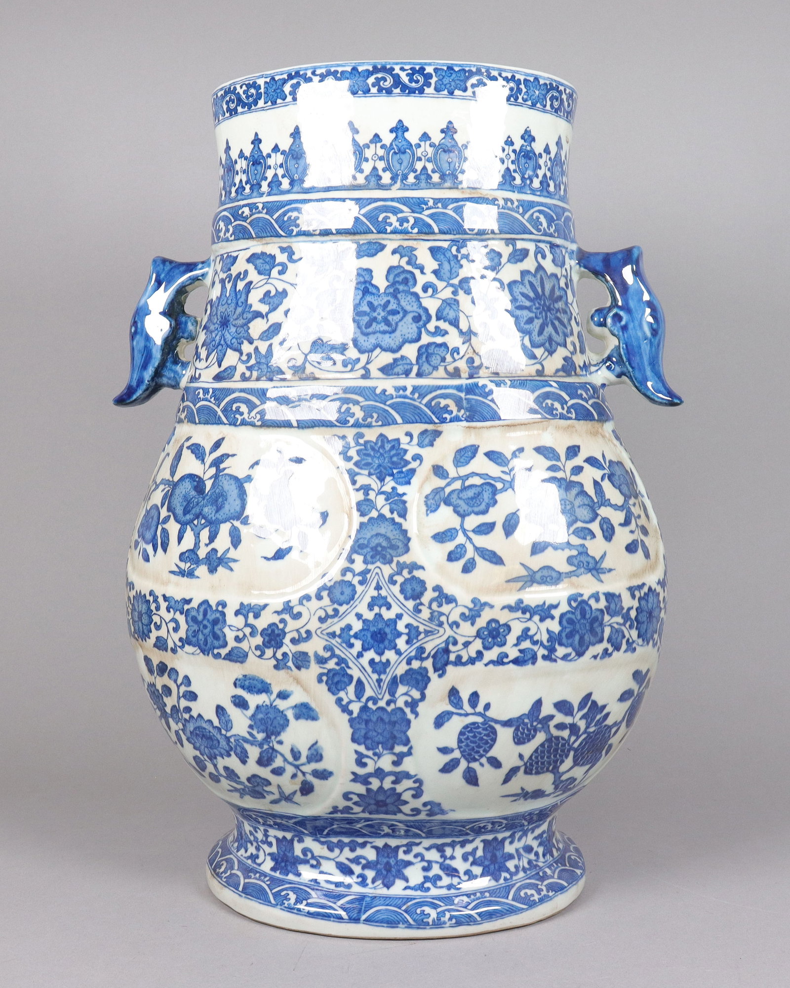 Chinese massive b/w handled vase (1 of 7)