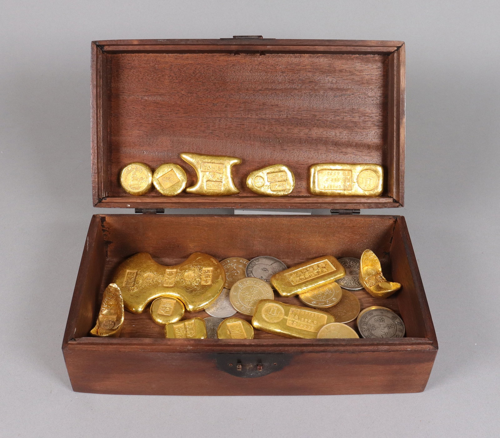 Lots Chinese ingots ungraded: Lots Chinese ingots ungraded. We do not guarantee its material, age, grading, carvings and engravings. All sales are final, no return. Condition selling it as is. Chinese large red carved brush