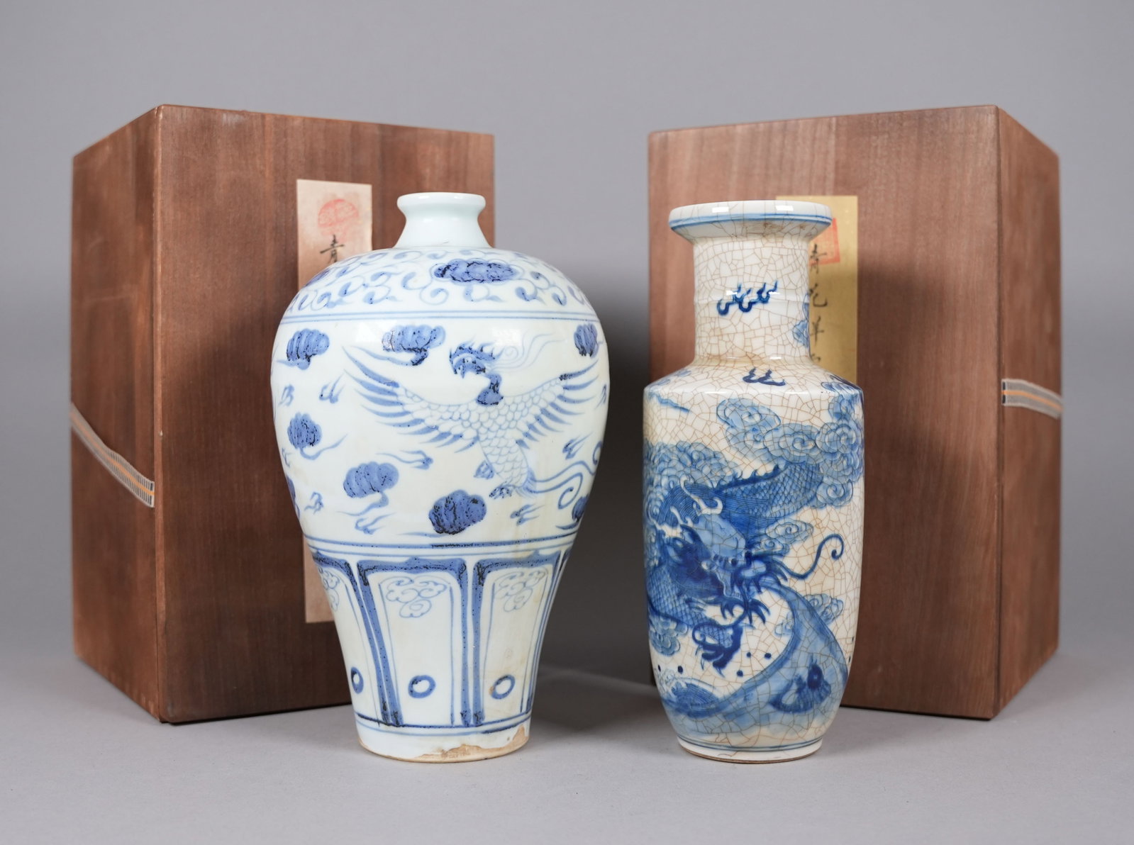 2 Chinese b/w vase with wooden box: 2 Chinese b/w vase with wooden box. Largest H: 10.8" x W: 7."