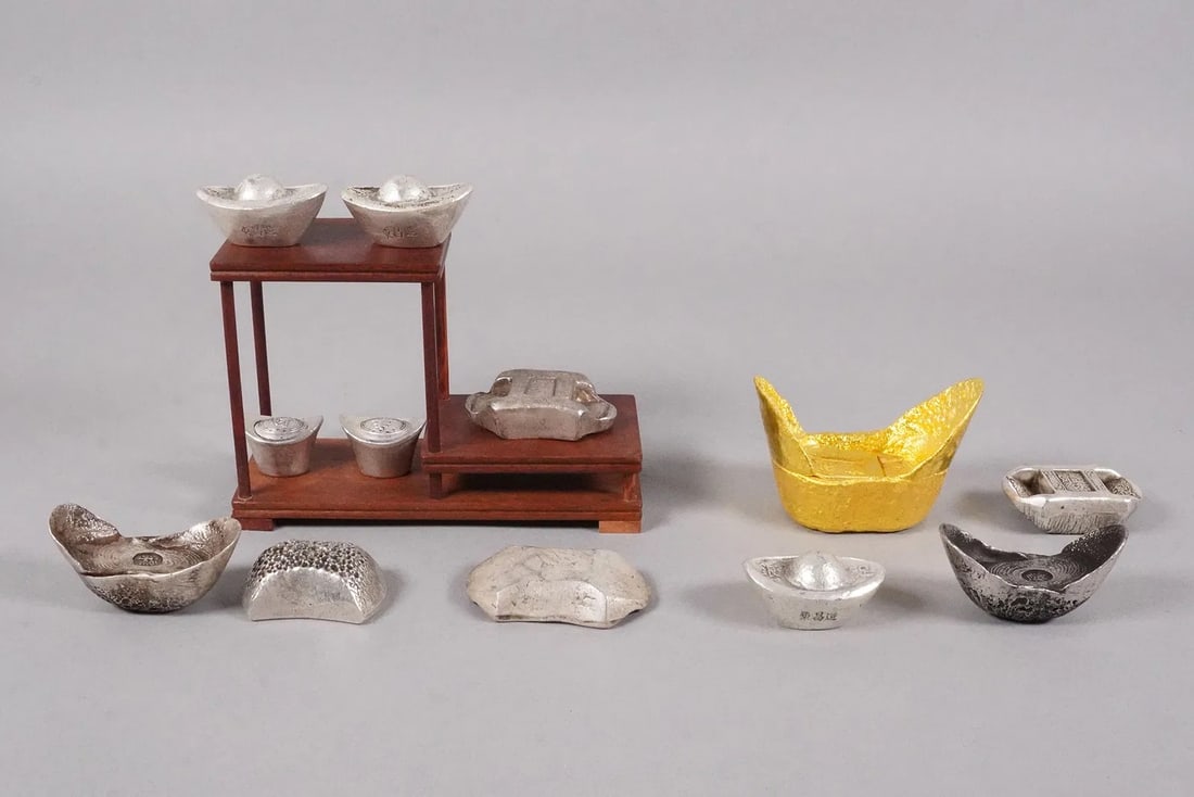Lots Chinese ingots ungraded: Lots Chinese ingots ungraded. We do not guarantee its material, age, grading, carvings and engravings. All sales are final, no return. Condition selling it as is. Chinese large red carved brush holder