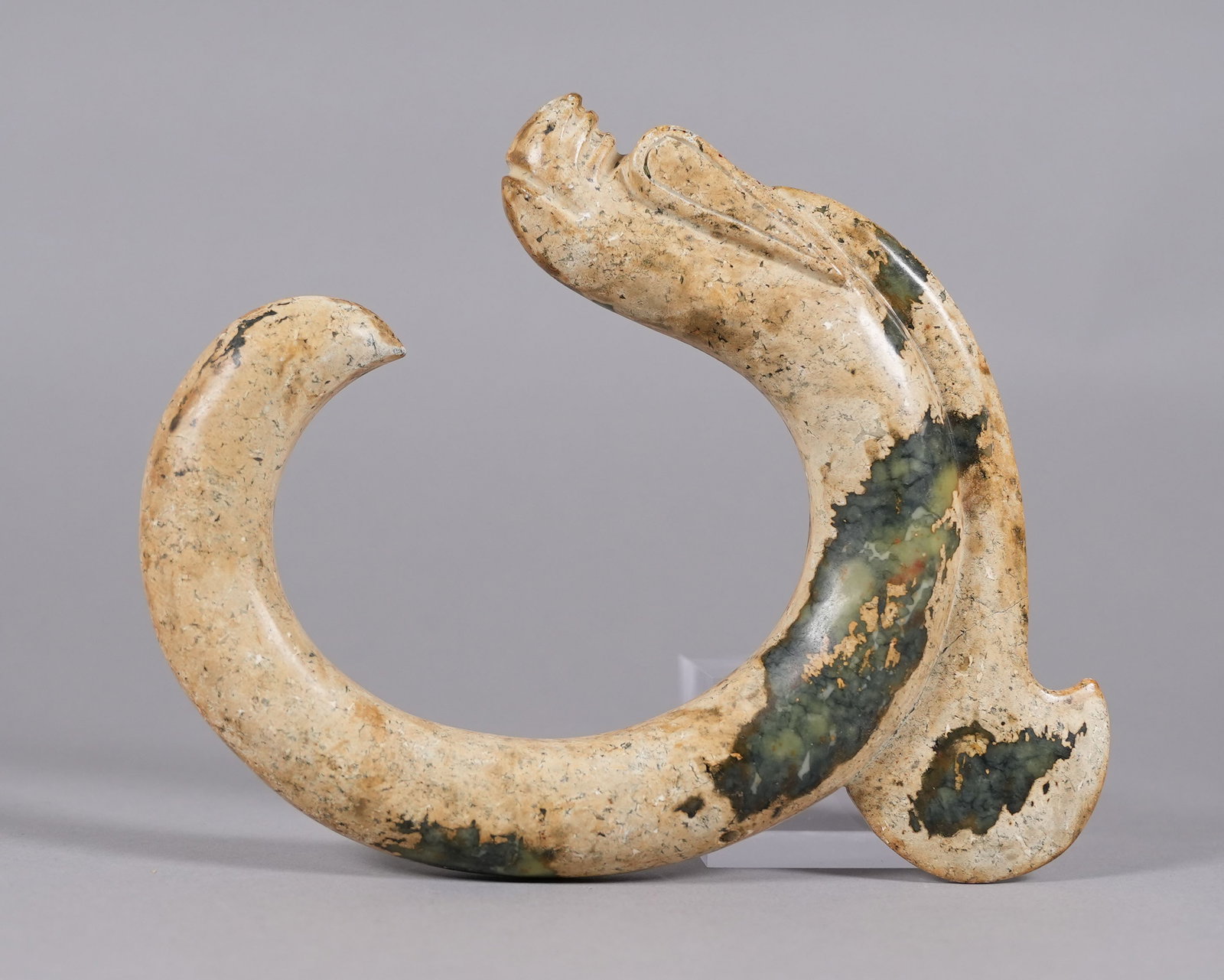 Chinese large jade ornament estate: Chinese large jade ornament from an estate. See detail photos, top has minor damage. All sales are final, no return. H: 8.5" x W: 8."