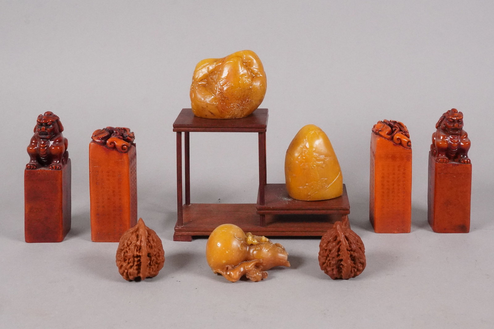 Lots Chinese fine carved items: Lots Chinese fine carved items.