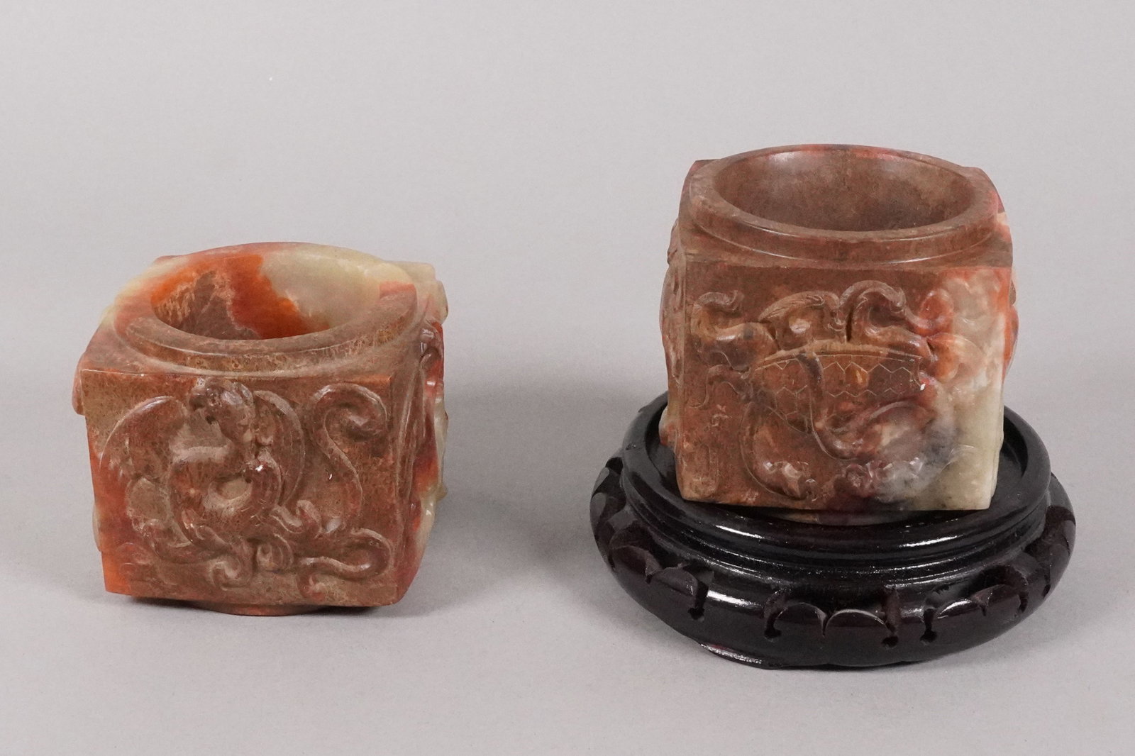 2 Chinese fine jade carved ornaments (1 of 6)