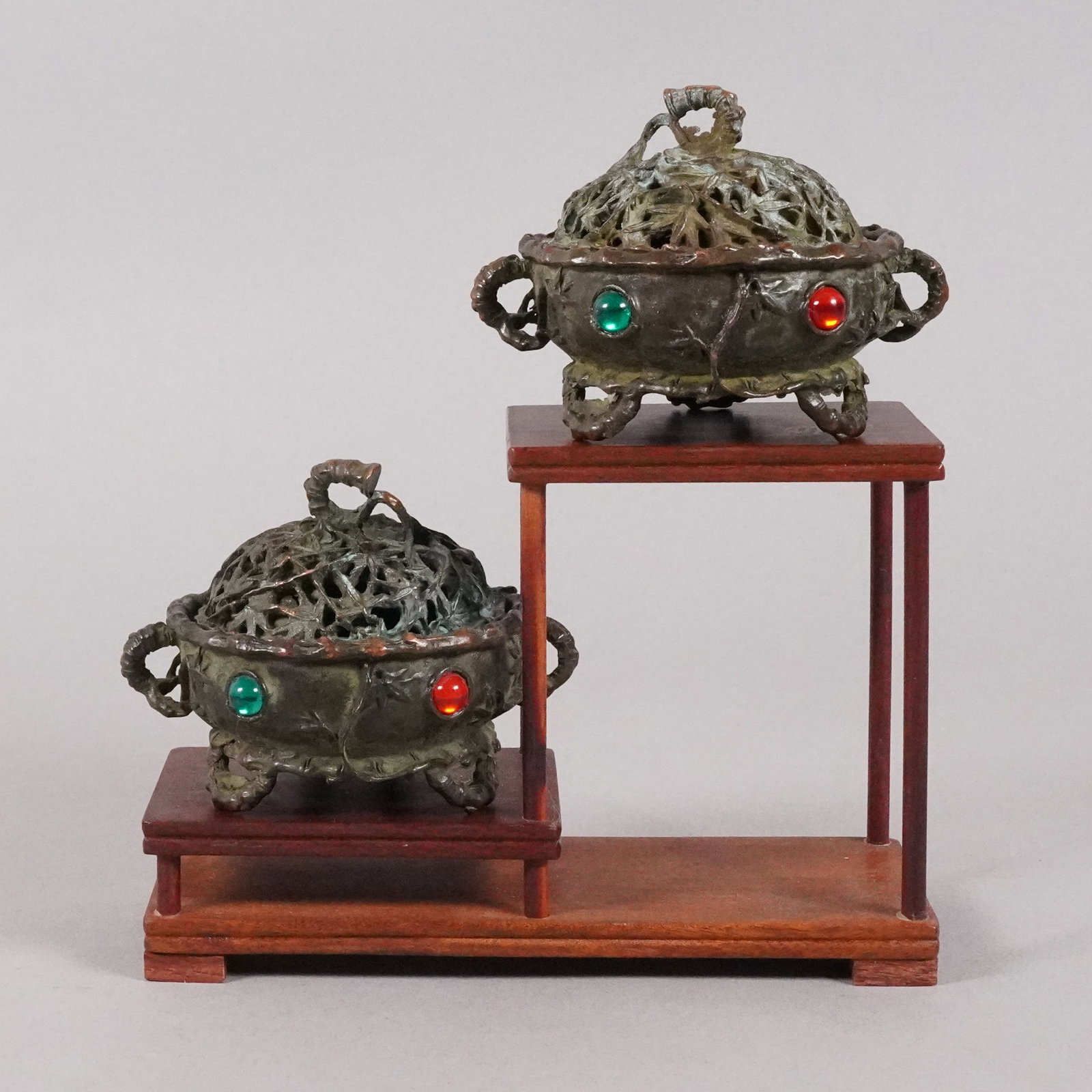 2 Chinese fine censer: 2 Chinese fine censer. H: 3" x W: 4."
