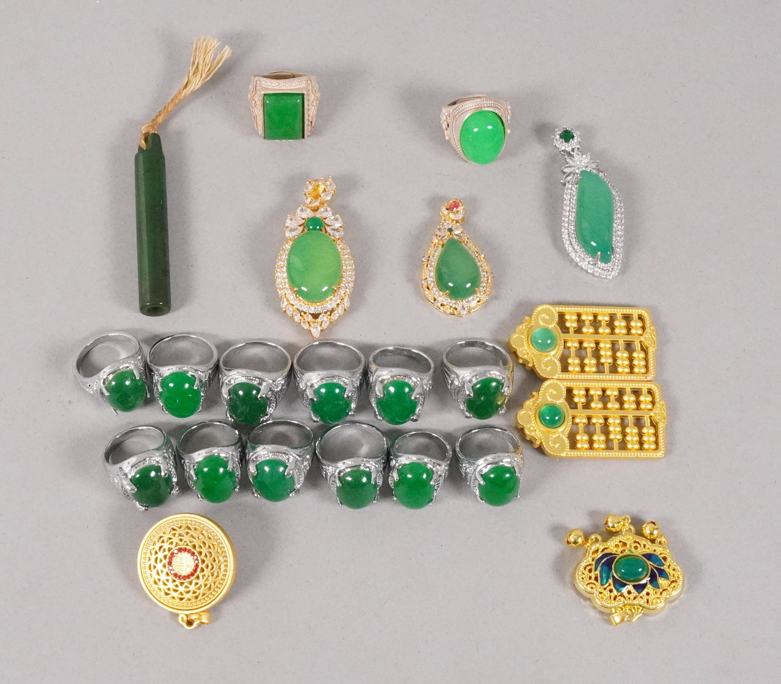 Lots Chinese apple green jewelry: Lots Chinese fine apple green jewelry.