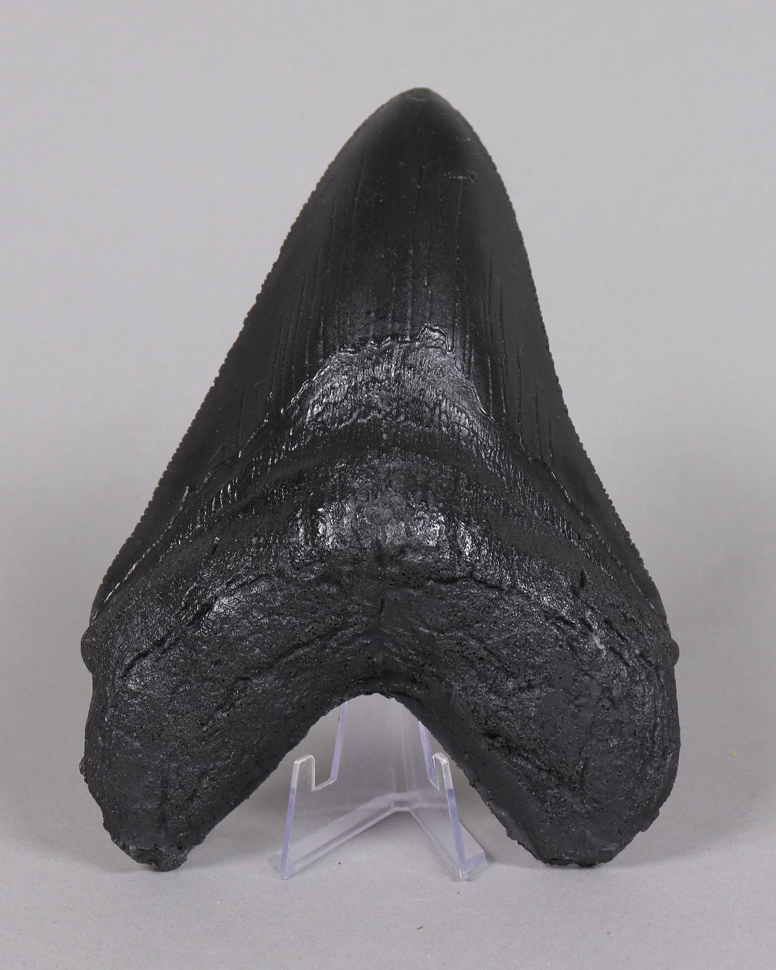 A large estate carved item: A large estate carved item, ungraded. All sales are final, no return. H: 7.1" x W: 5.1."