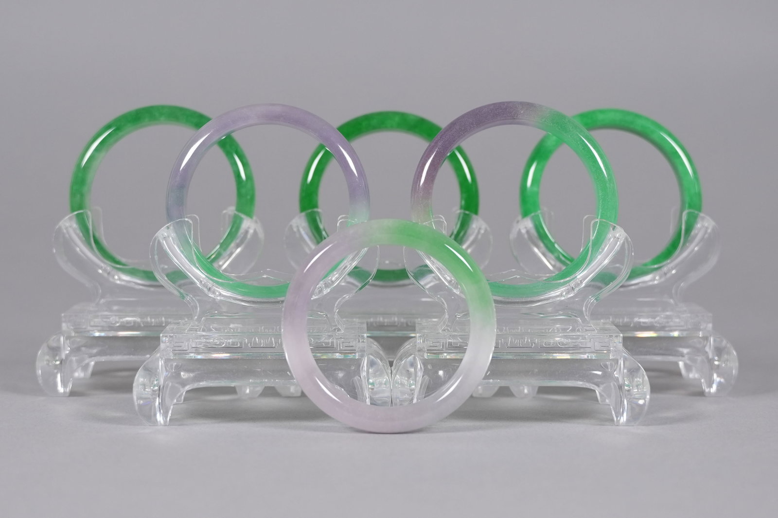 Lots Chinese fine bangles: Lots Chinese fine bangles.