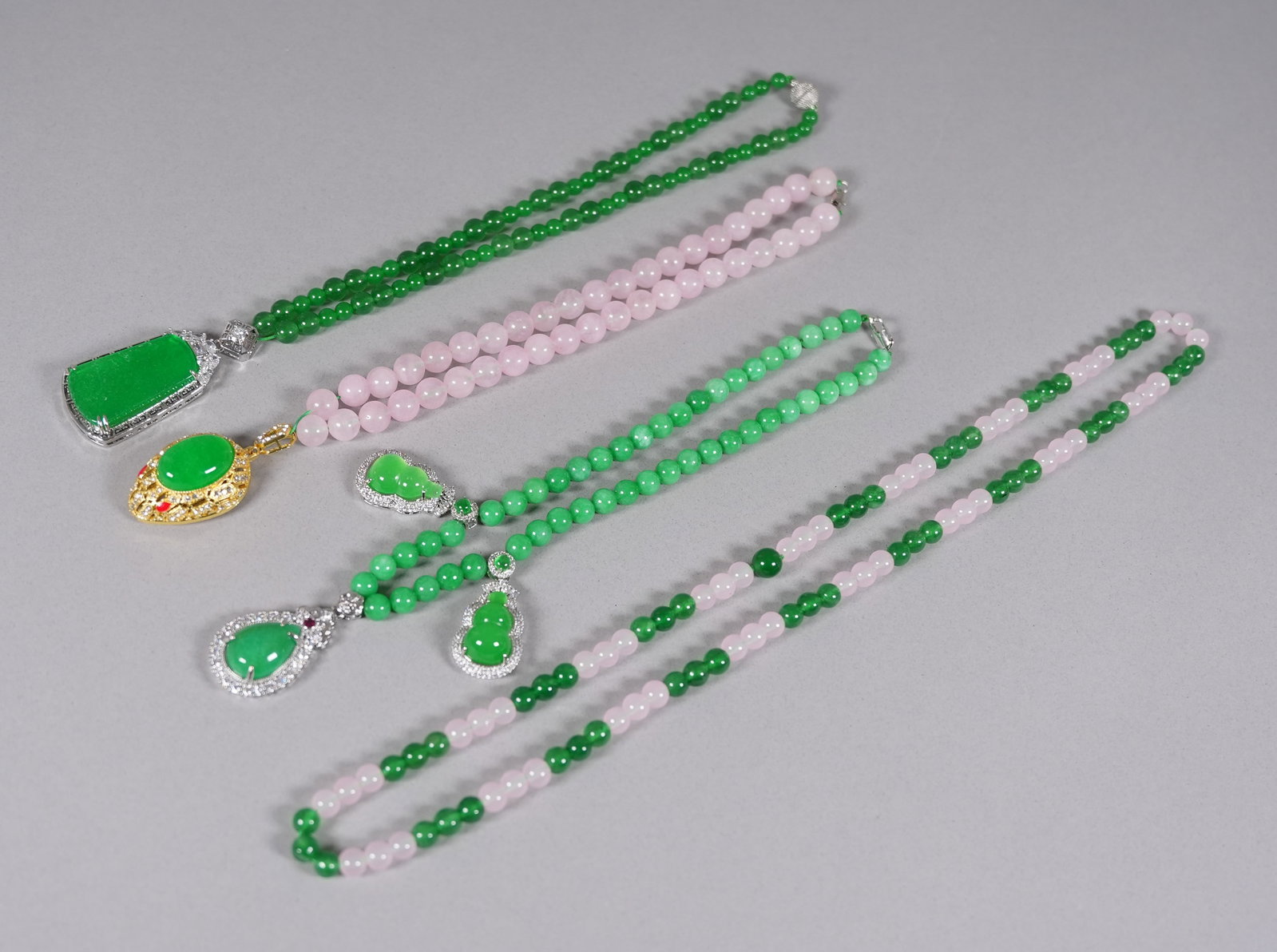 Lots Chinese fine beaded jewelry: Lots Chinese fine beaded jewelry.