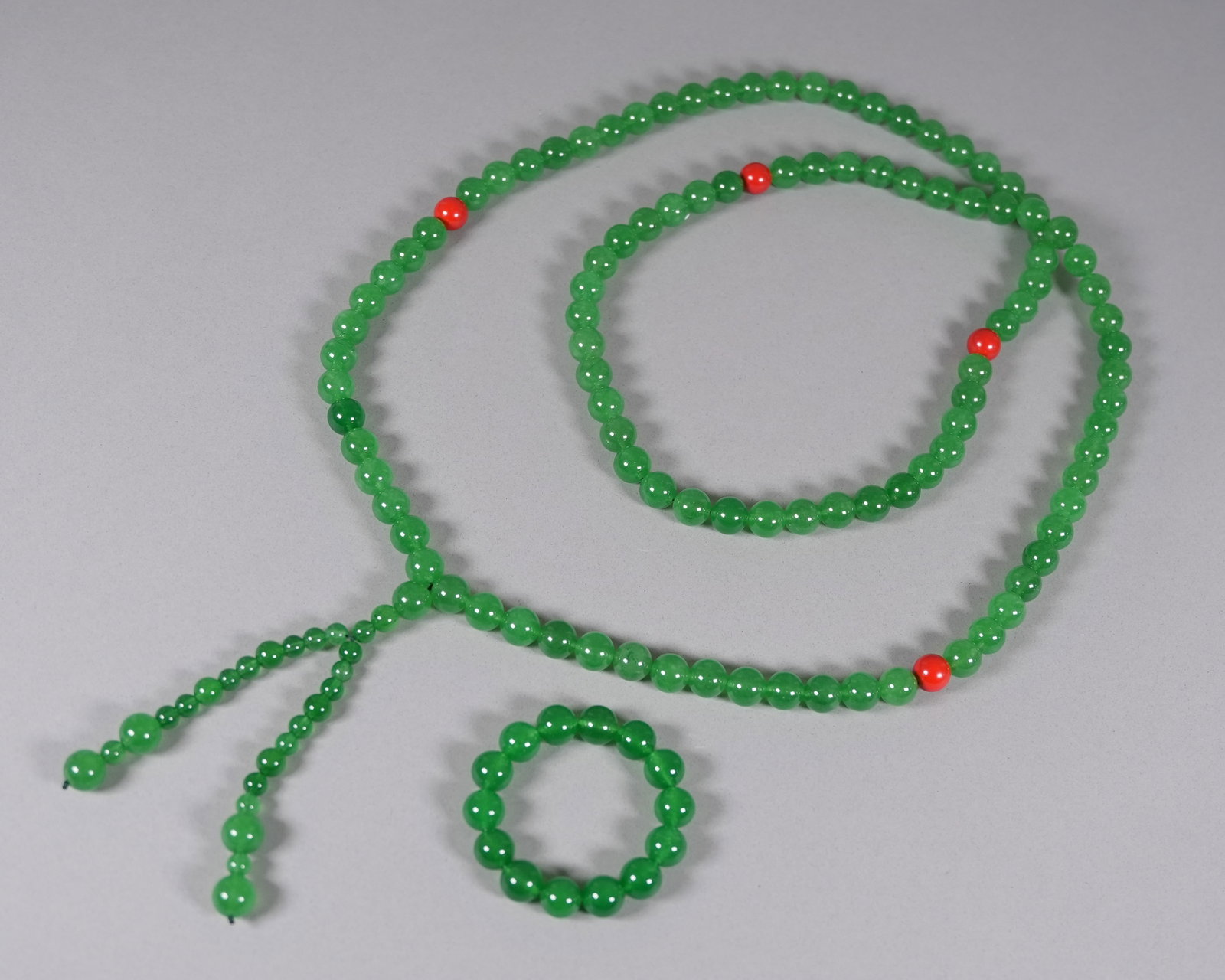 Lots Chinese apple green beaded jewelry: Lots Chinese apple green beaded fine jewelry.