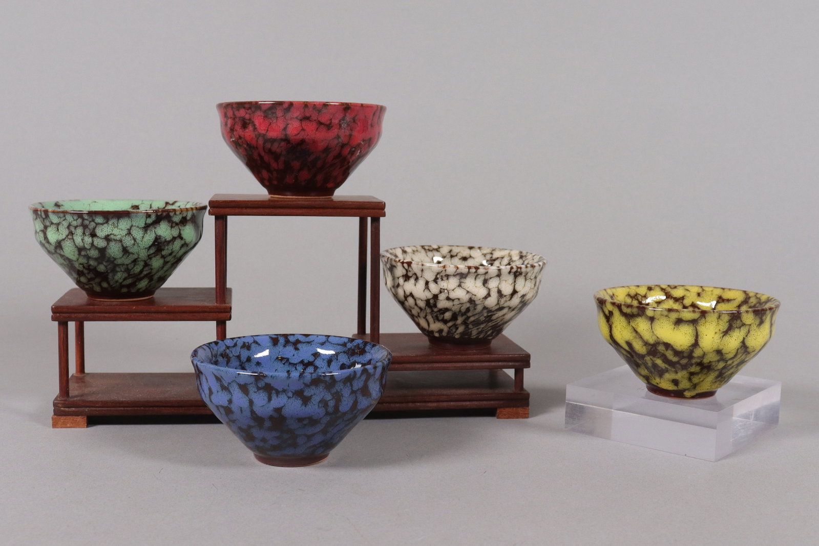 Lots Chinese fine bowls: Lots Chinese fine bowls. H: 1.75" x W: 3.25."