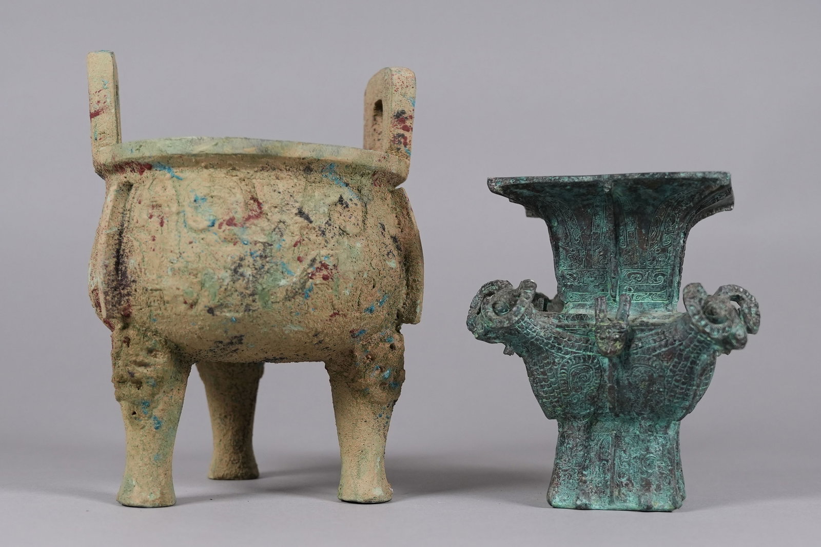 Lots Chinese fine bronze vessels: Lots Chinese fine bronze vessels. Largest H: 7.9" x W: 5.8."