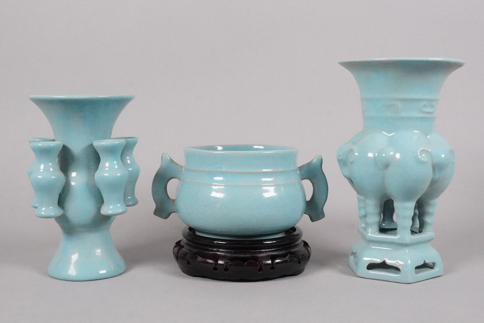 Lots Chinese celadon porcelains: Lots Chinese fine celadon porcelains, largest H: 7.6" x W: 4.1."
