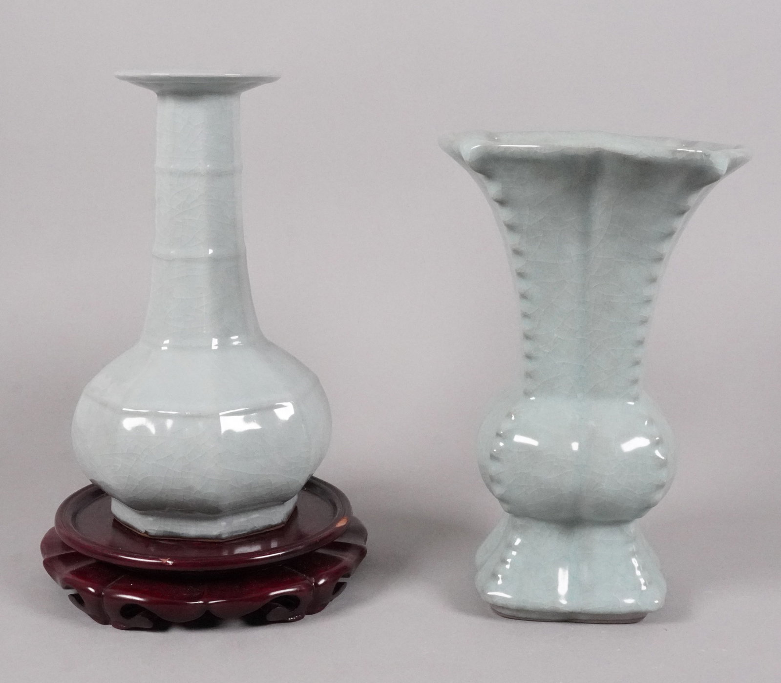 2 Chinese crackled vase: 2 Chinese fine crackled vase. H: 9.1" x W: 6."