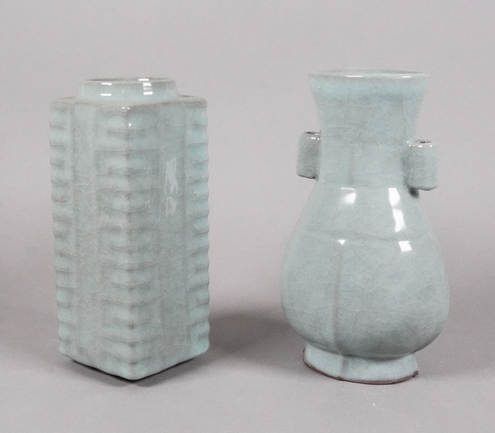 2 Chinese crackled vase: 2 Chinese fine crackled vase. H: 9.2" x W: 3.5."