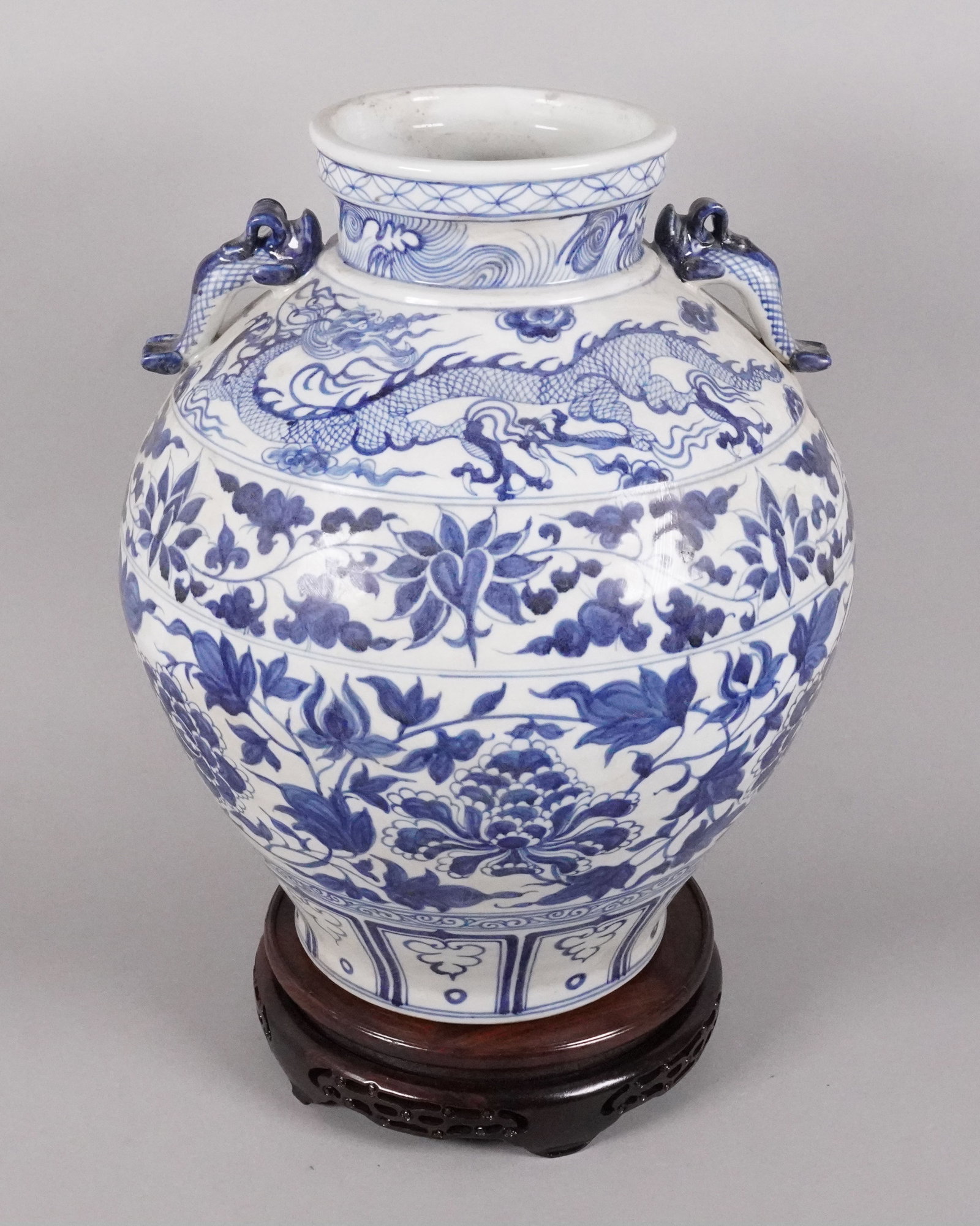 Chinese massive fine b/w handled vase (1 of 5)