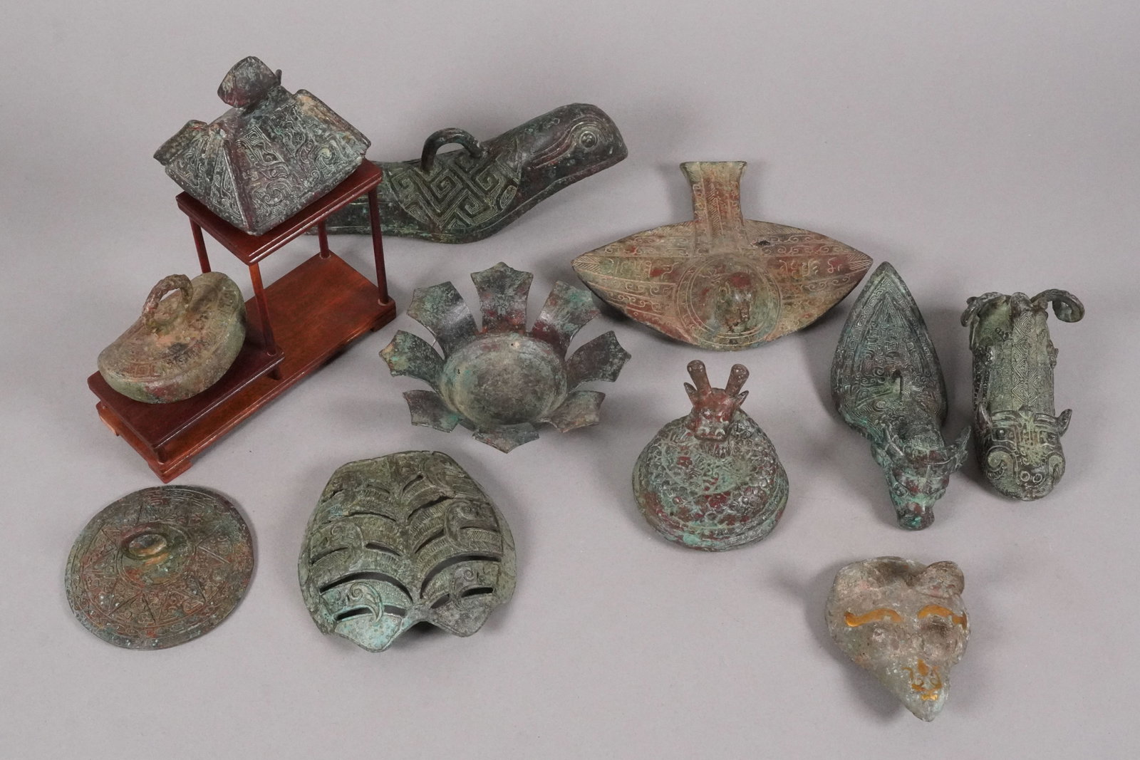 Lots Chinese bronze items: Lots Chinese fine bronze items.