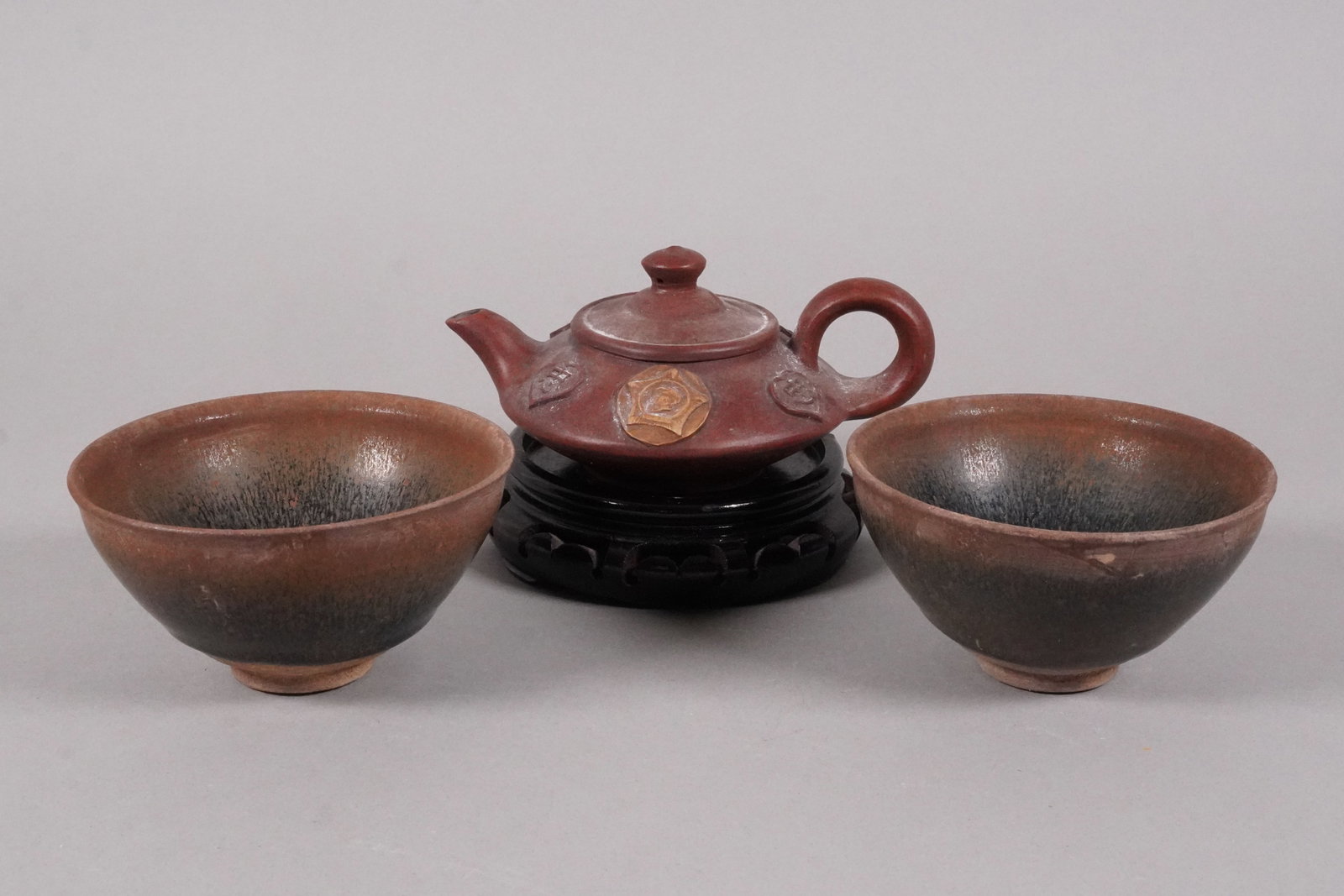 Lots Chinese fine tea items: Lots Chinese fine tea items. Largest H: 3" x W: 7."