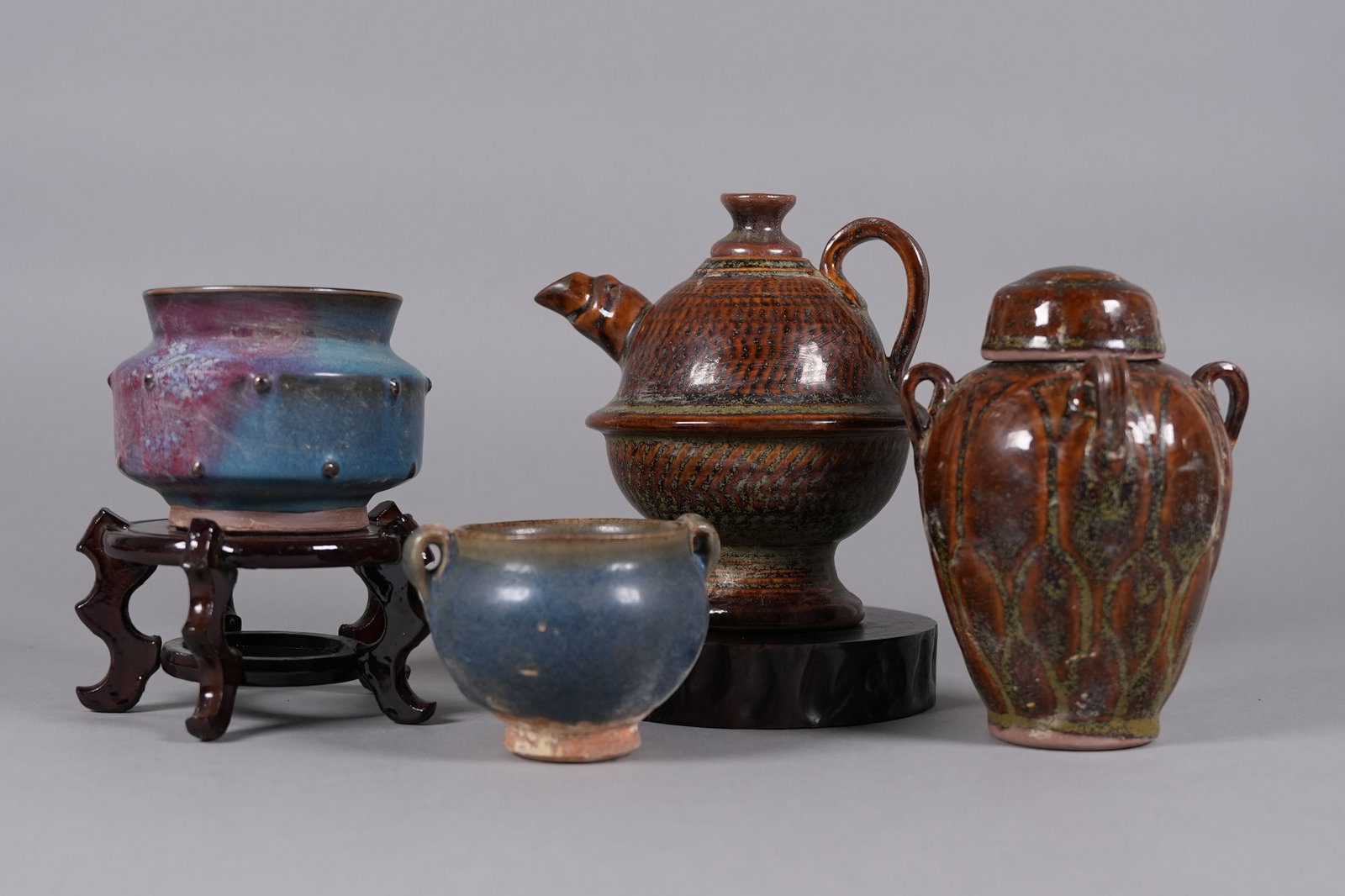 Lots Chinese fine ceramics: Lots Chinese fine ceramics, largest H: 6.3" x W: 6."