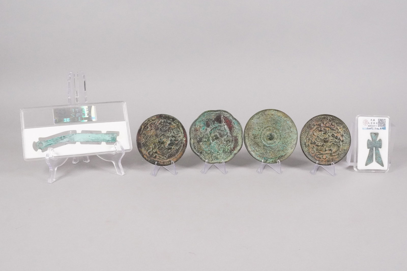 Lots Chinese fine items ungraded: Lots Chinese fine items, ungraded. We do not guarantee its grading, material, and age. All sales are final, no return.