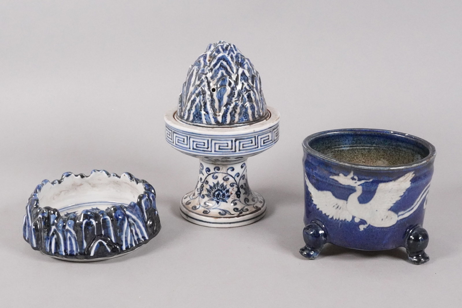 Lots Chinese fine porcelains: Lots Chinese fine porcelains, largest H: 7.6" x WL 4.5."